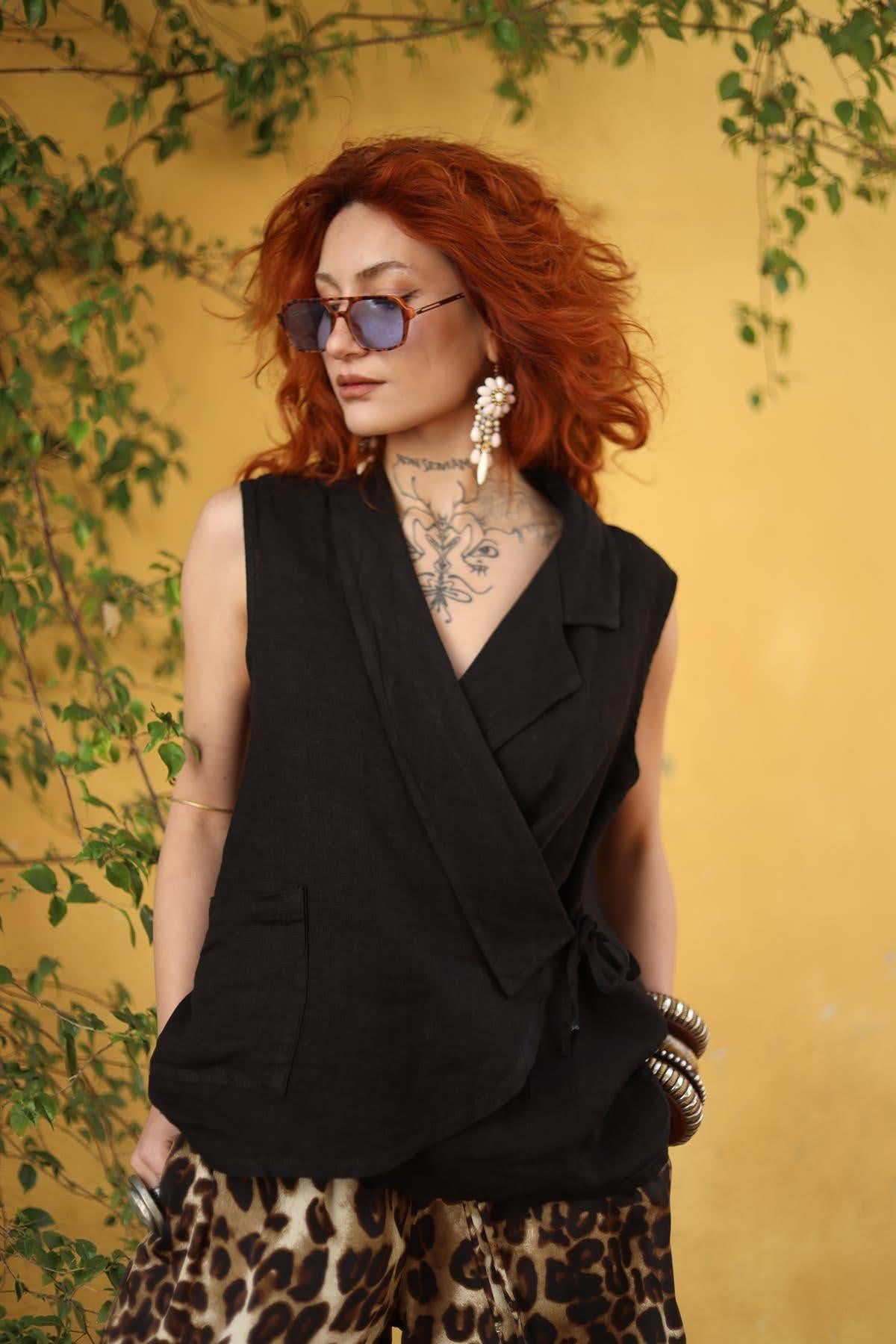 Siyah Sıfır Kol Kruvaze Keten Bluz