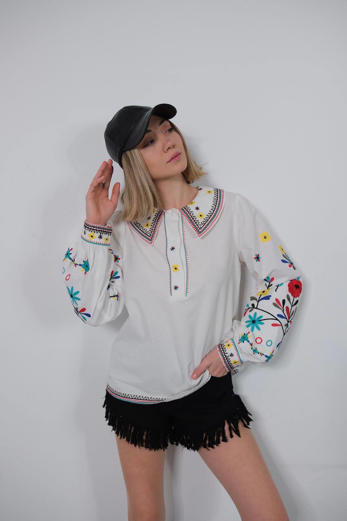 Beyaz İşlemeli Yarım Düğmeli Gömlek - Şaman Butik Beyaz İşlemeli Yarım Düğmeli Gömlek