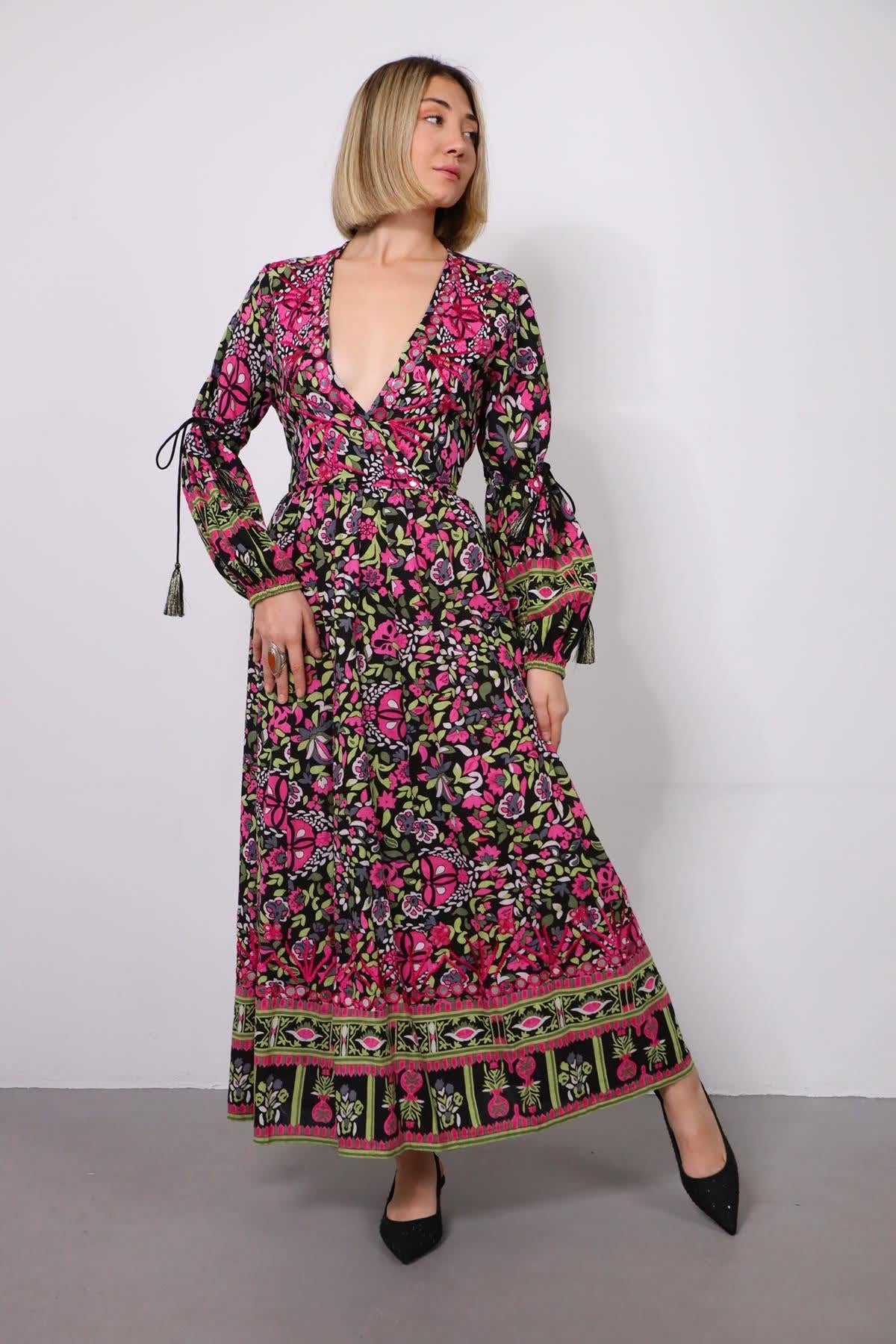  Siyah Pembe Çiçekli Kolları Büzgülü Ayna Detaylı Elbise