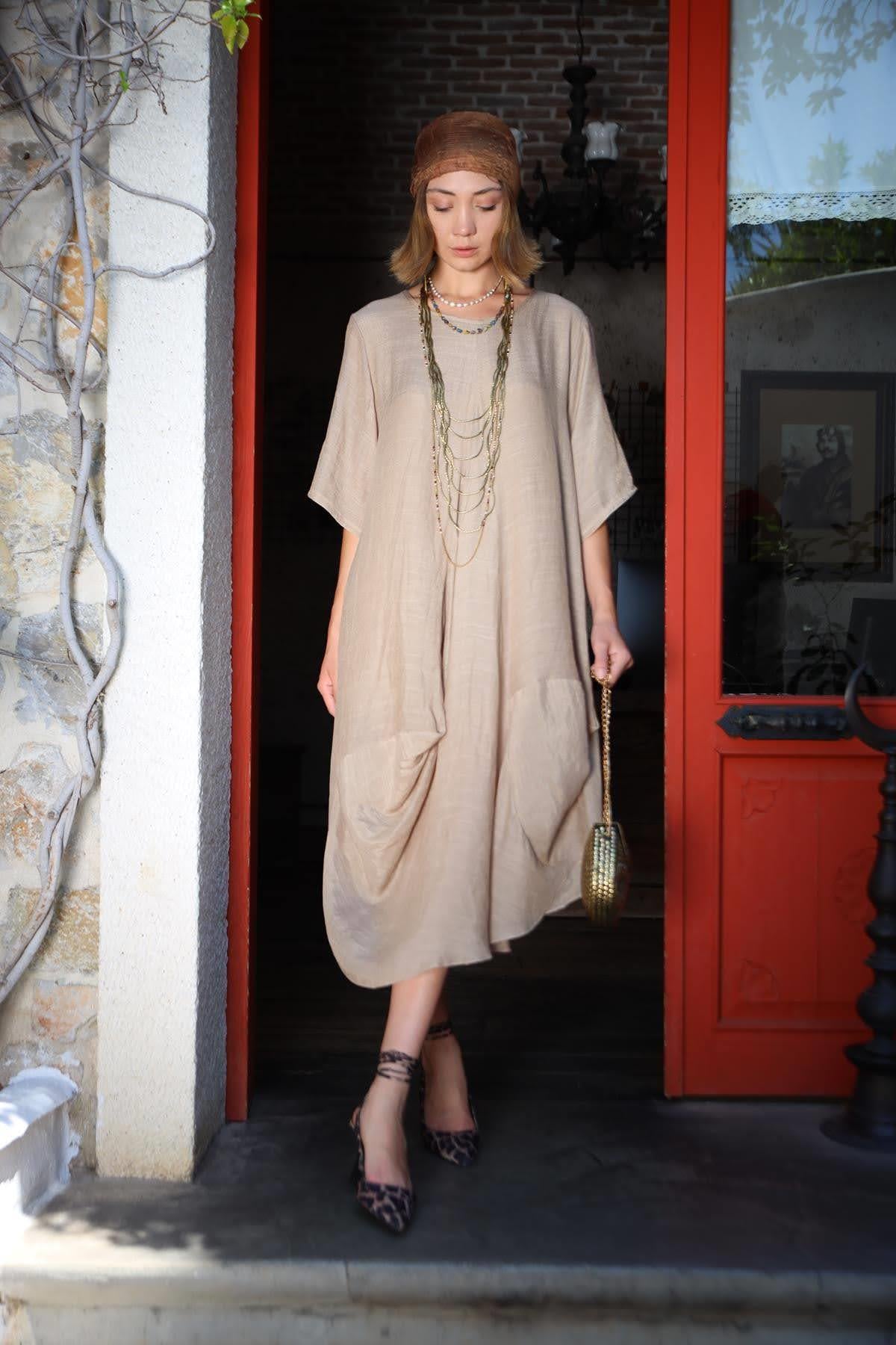 Sütlü Kahve Yarım Kollu V Yaka Salaş Elbise - Şaman Butik Sütlü Kahve Yarım Kollu V Yaka Salaş Elbise