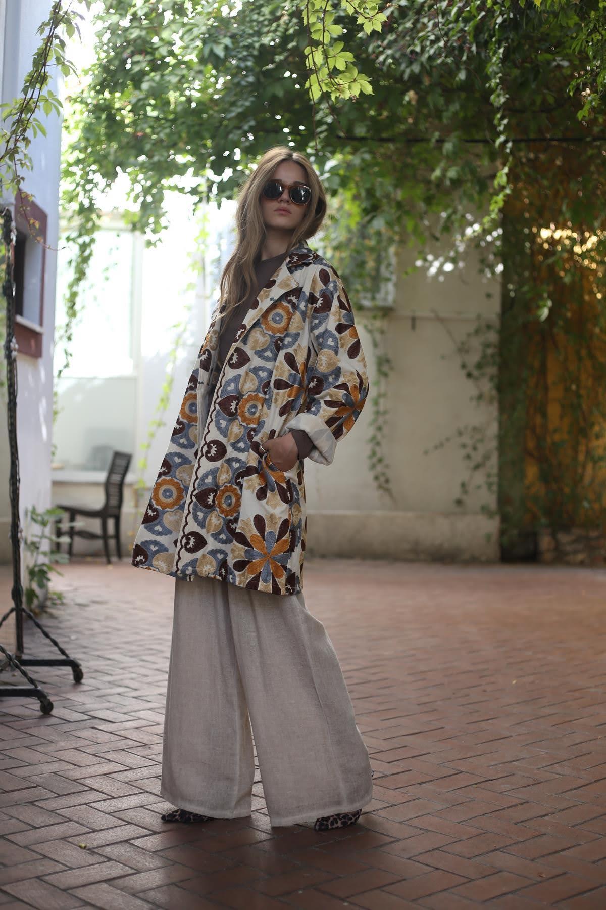 Krem Rengi Kuşaklı Kısa Suzani Kaftan