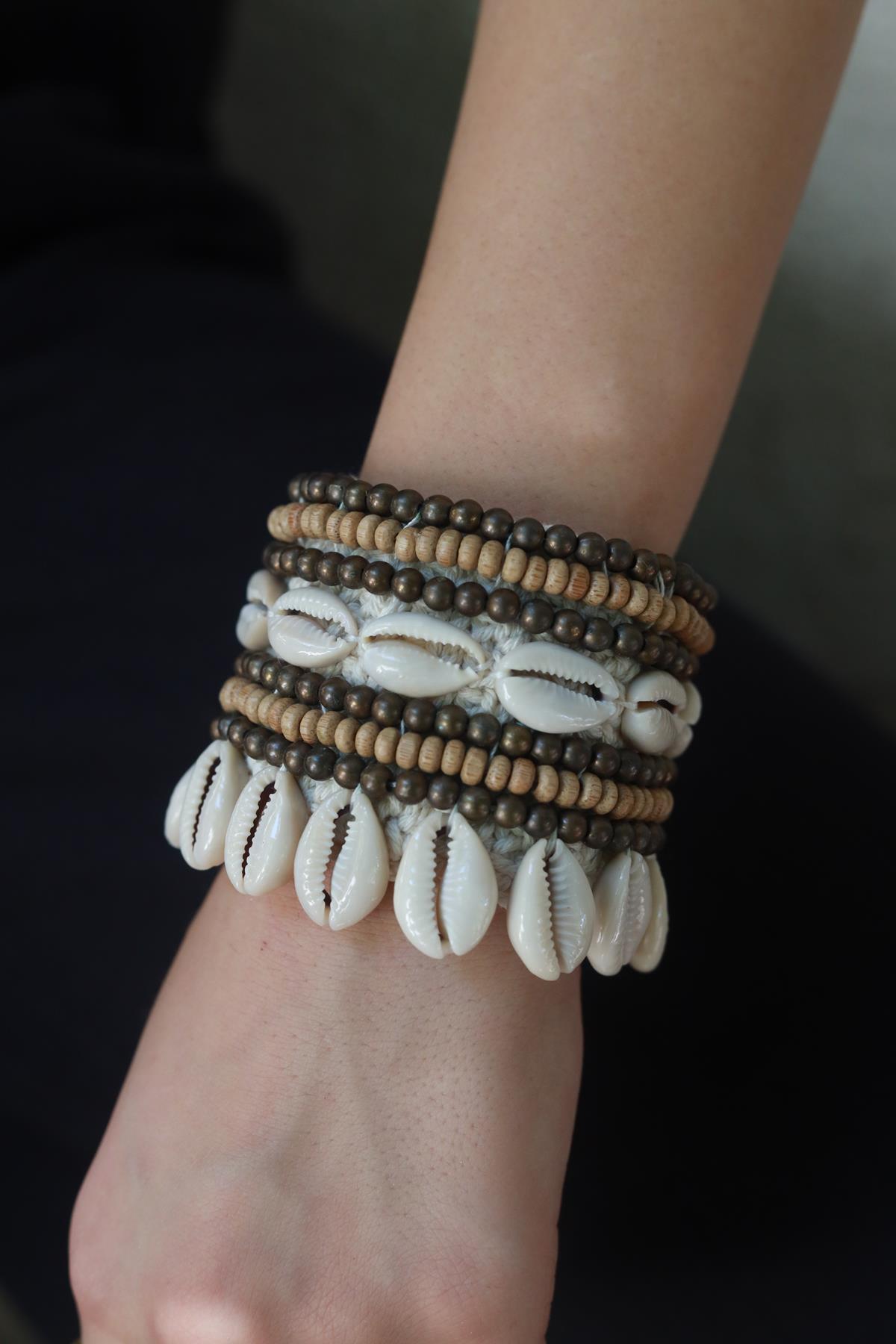 Deniz Kabuğu Detaylı El Örgüsü Bileklik