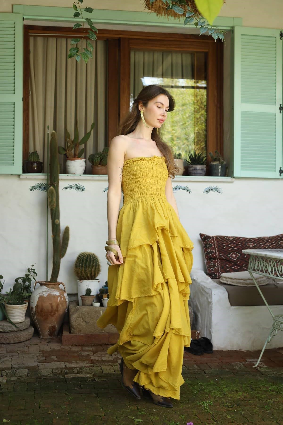 Hardal Rengi Kat Kat Volanlı Straplez Elbise