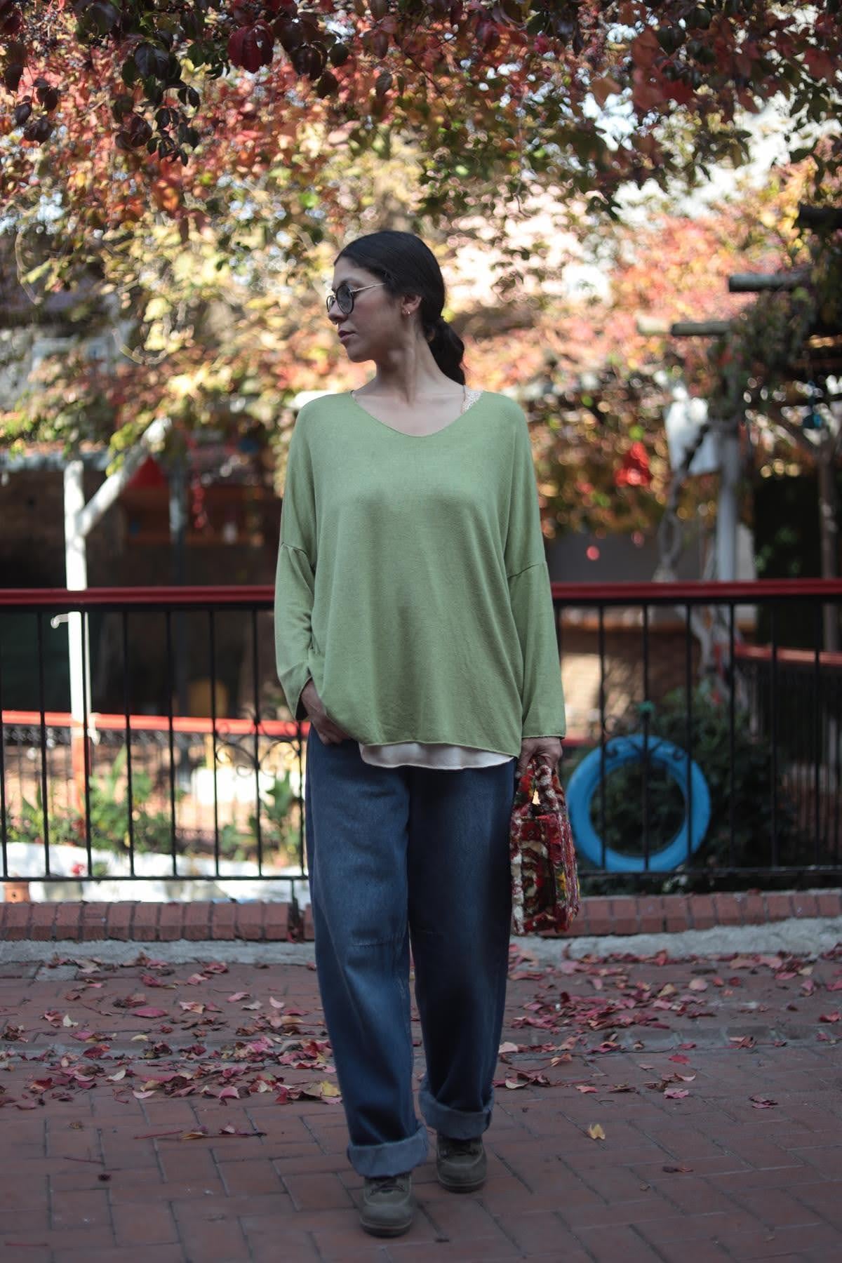 Fıstık Yeşili V Yaka Yumuşak Doku Angora Bluz