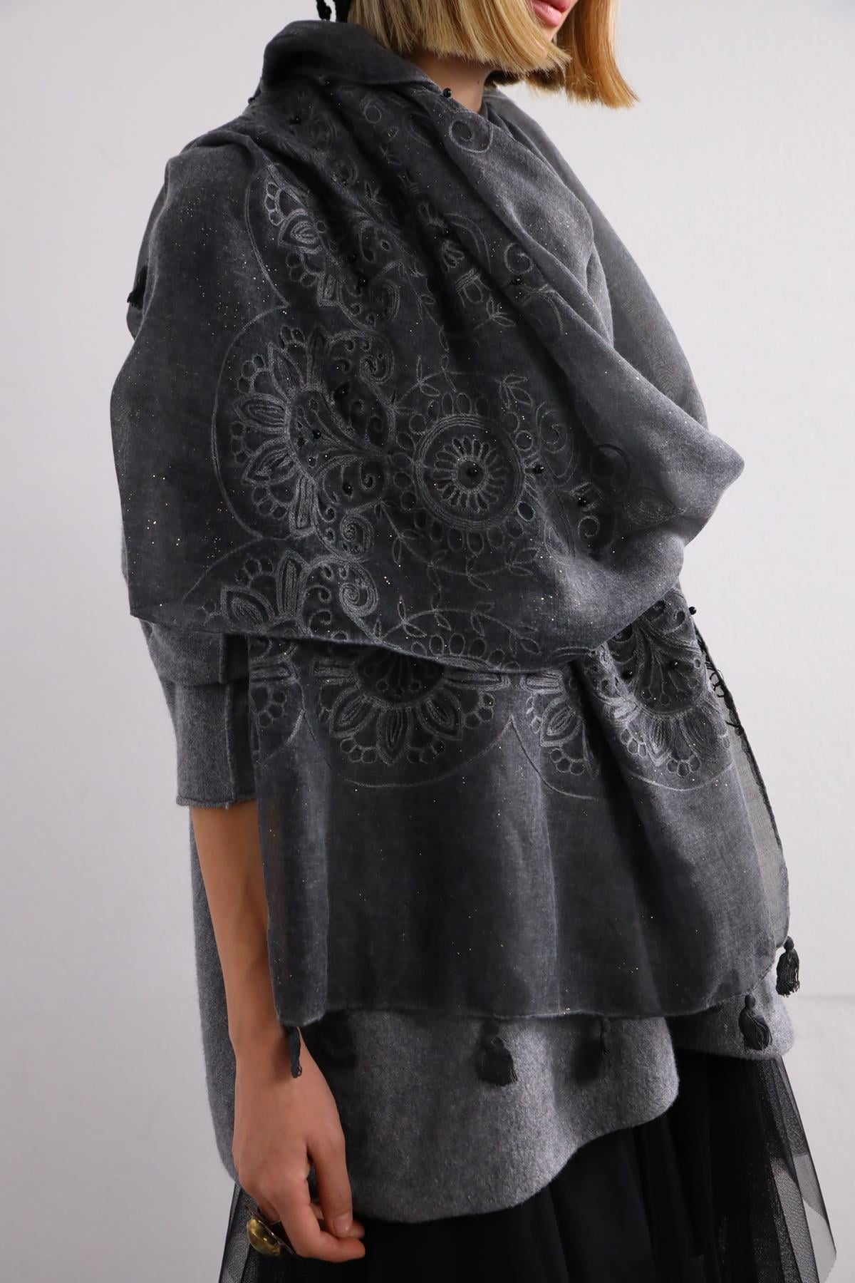 Antrasit Simli İnci İşlemeli Şal - Şaman Butik Antrasit Simli İnci İşlemeli Şal