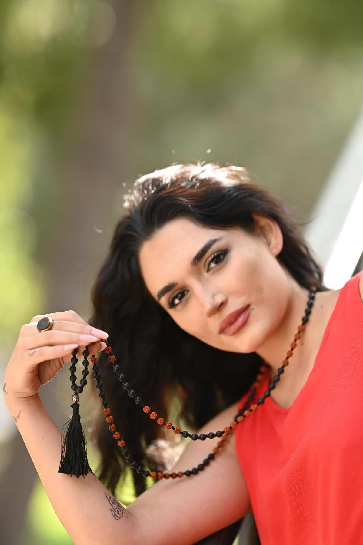 Volkanik Taş ve Ahşap Detaylı Püsküllü Buddha Kolye