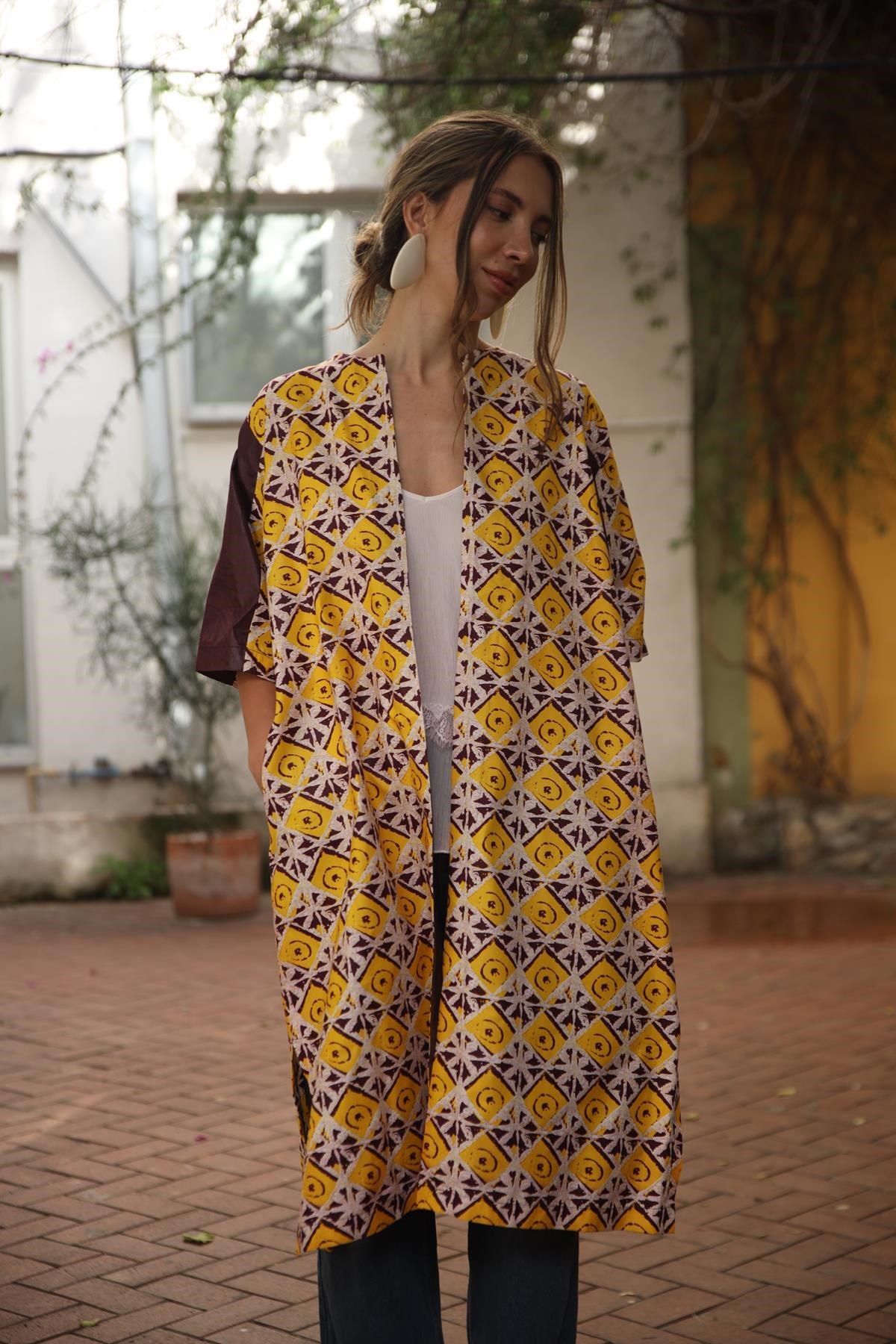 Sarı Desenli Yanları Yırtmaçlı Kaftan