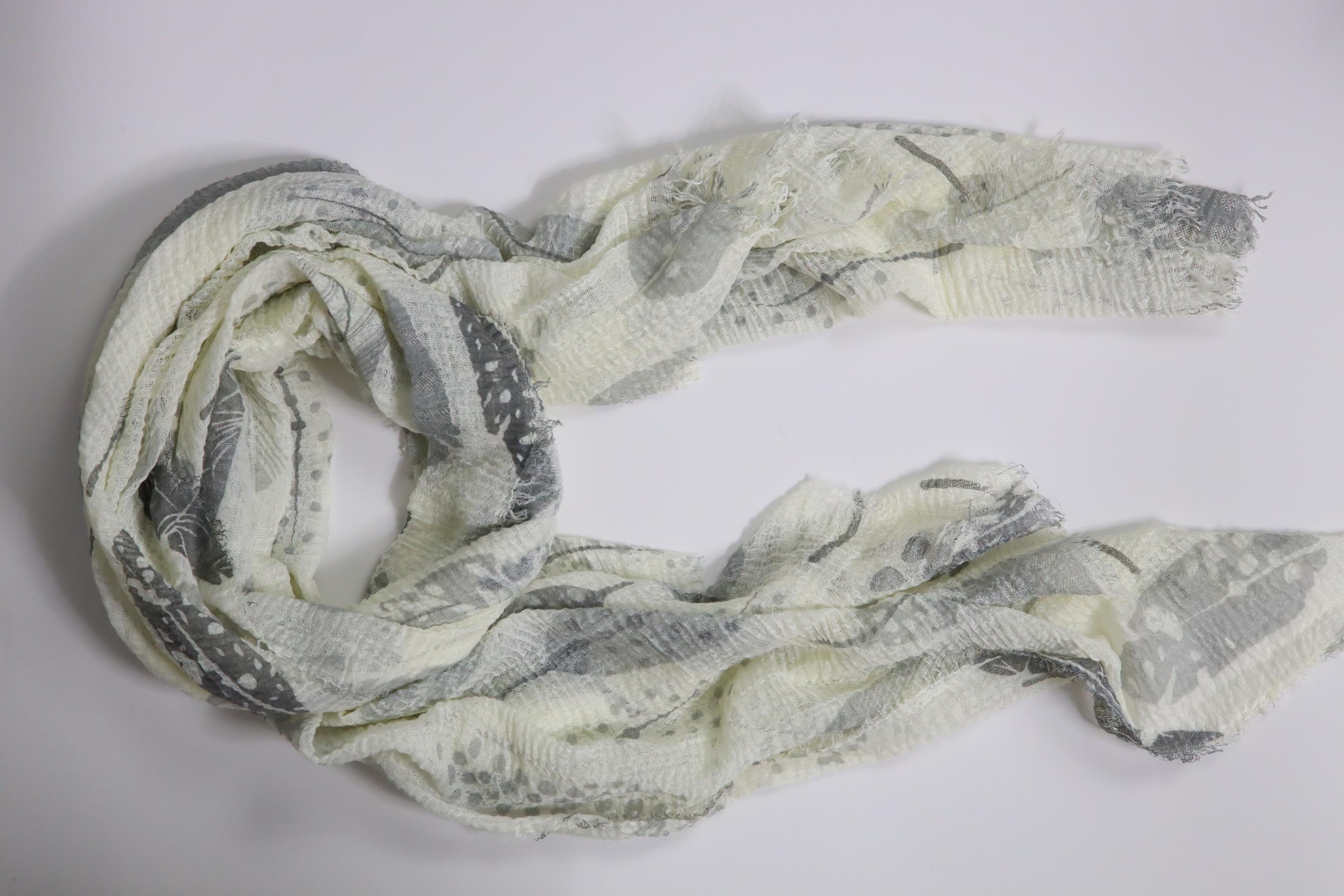  Gri Yaprak Desenli Saçaklı Şal