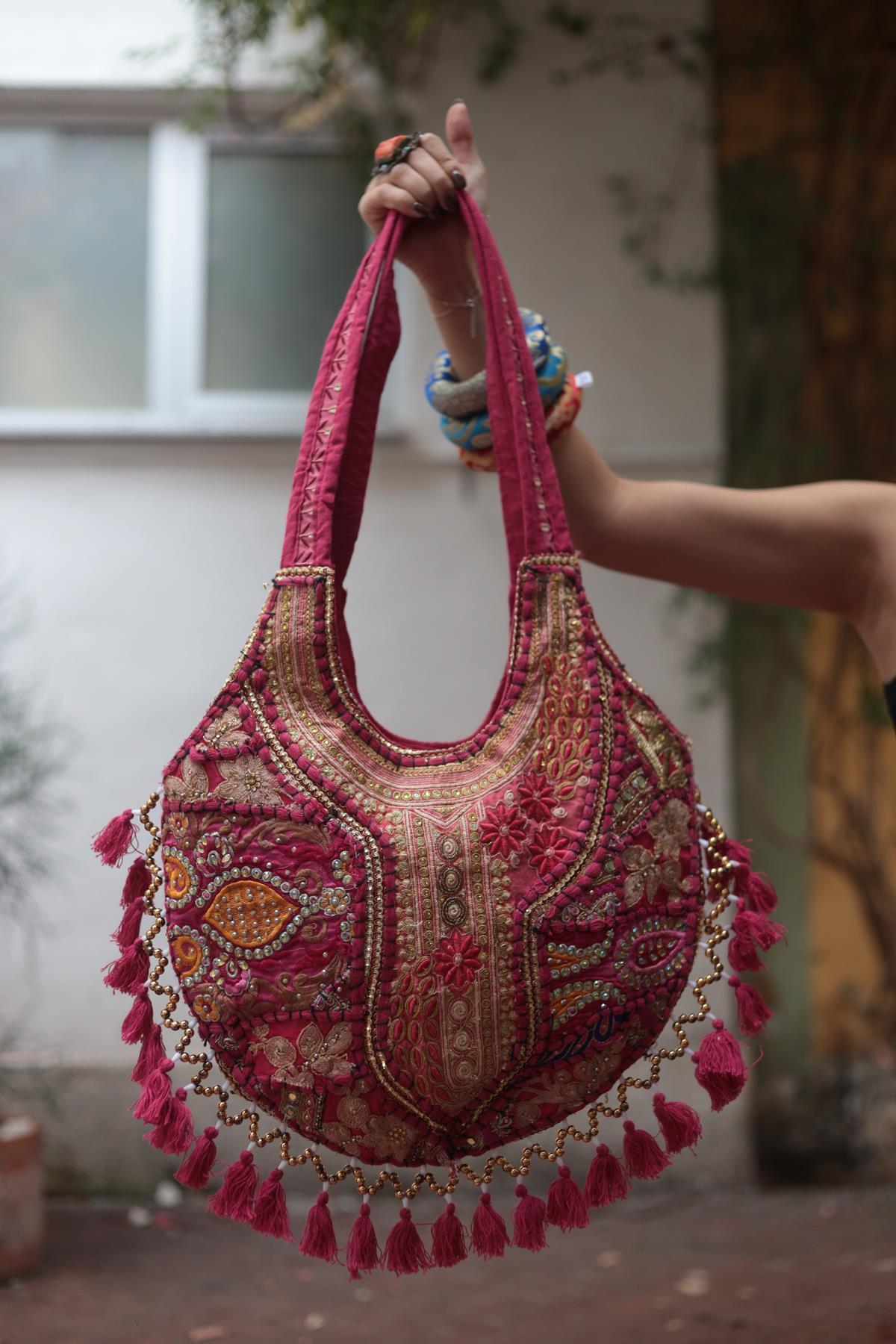 Fuşya Otantik İşlemeli Püsküllü Çanta