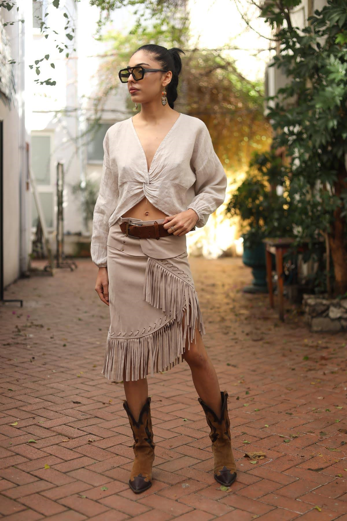 Krem Rengi Püsküllü Tasarım Kemerli Süet Anvelop Etek