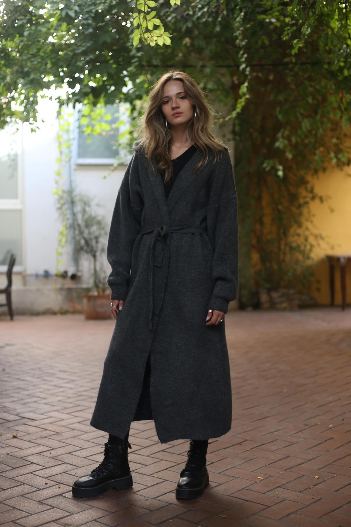 Antrasit Kapüşonlu Uzun Triko Hırka