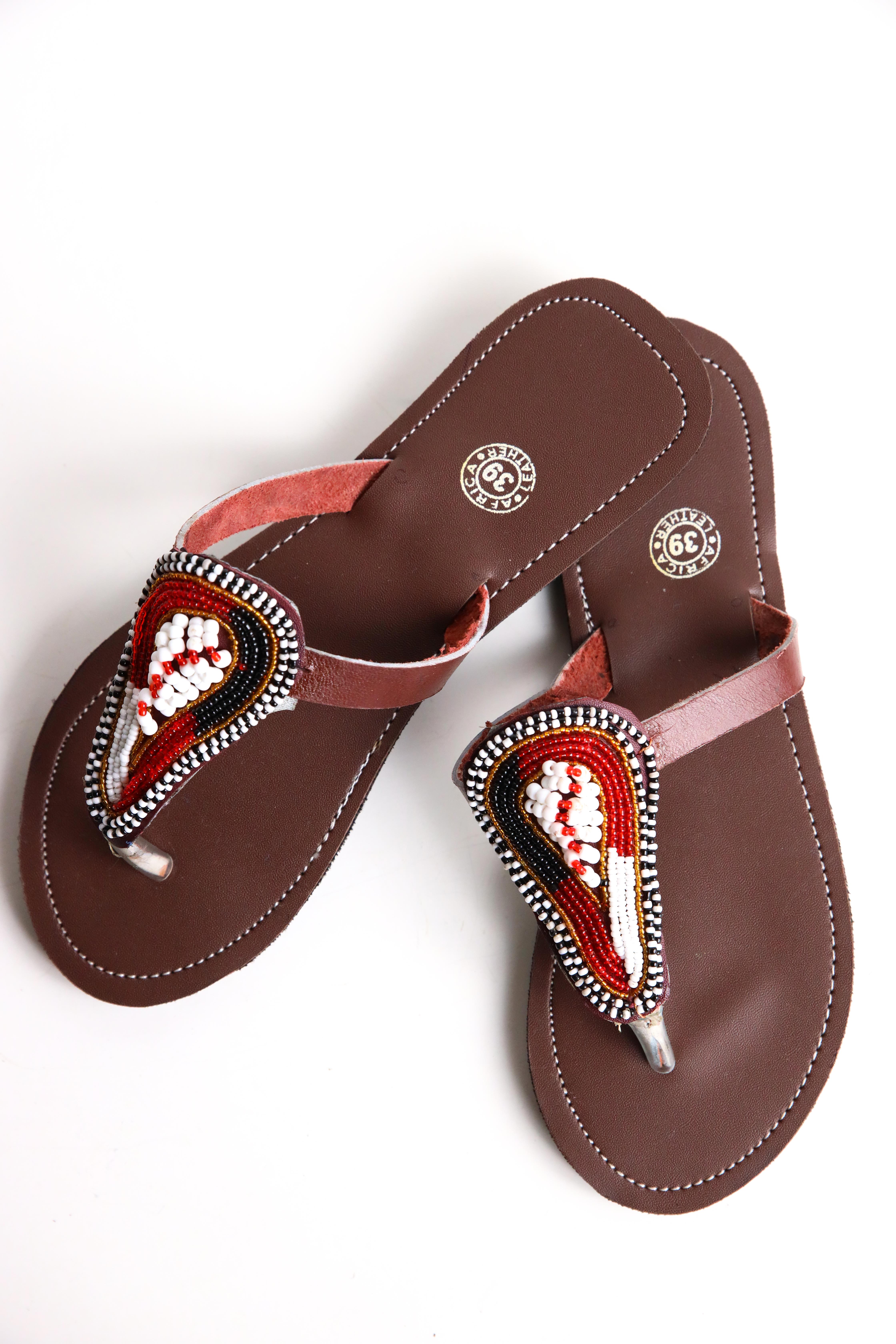 Kahverengi Boncuk İşlemeli Parmak Arası Terlik - Şaman Butik Kahverengi Boncuk İşlemeli Parmak Arası Terlik
