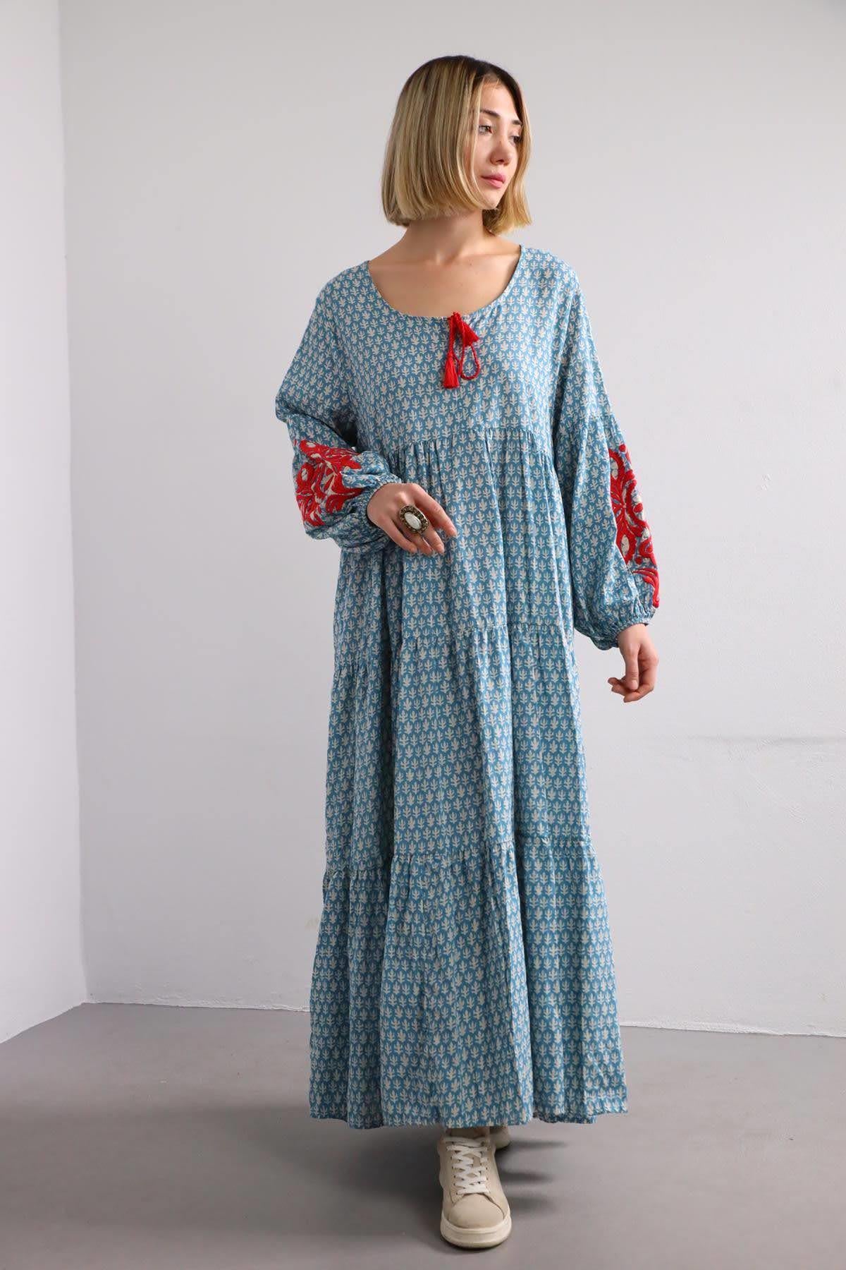 Açık Mavi Desenli Kolları Nakışlı Elbise - Şaman Butik Açık Mavi Desenli Kolları Nakışlı Elbise