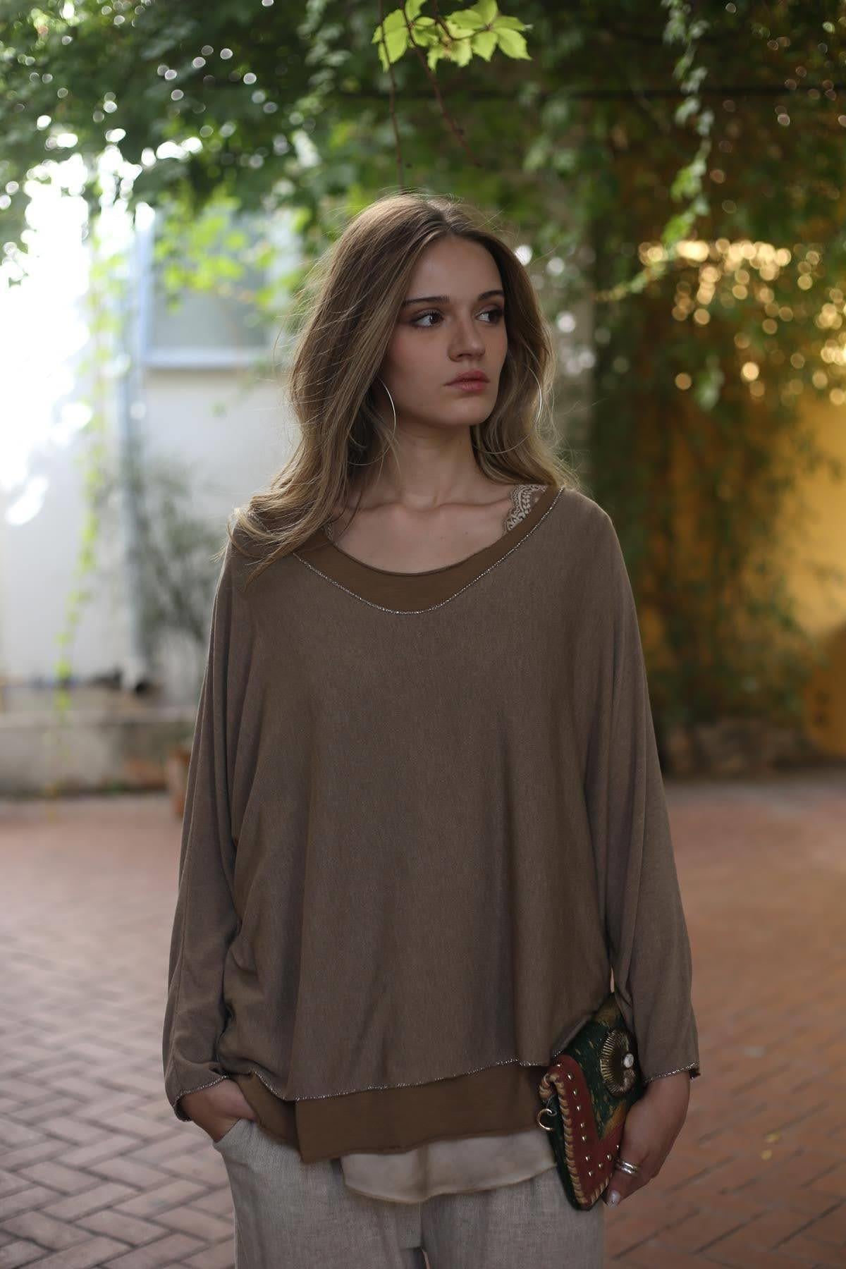 Camel Rengi Sim Detaylı Geniş Yaka Atletli Bluz