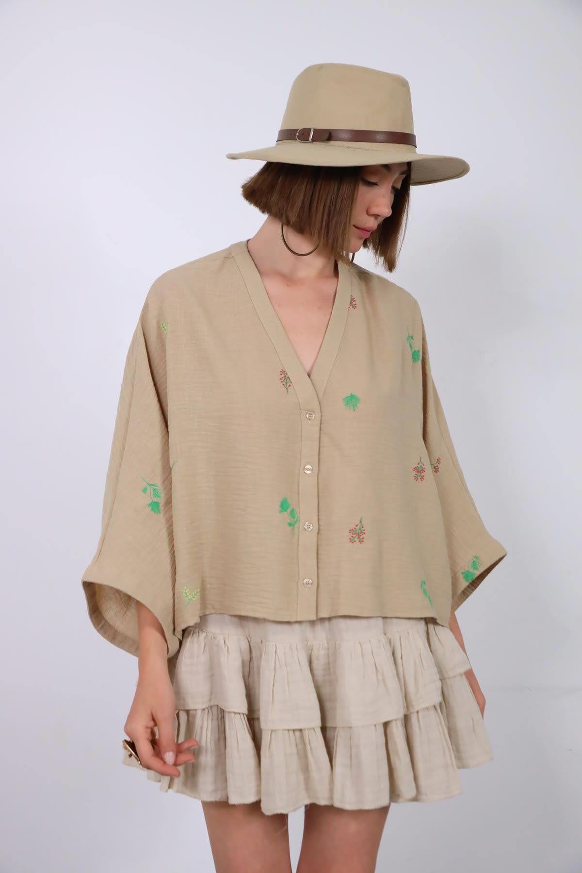  Bej İşlemeli Yarasa Kol Gömlek