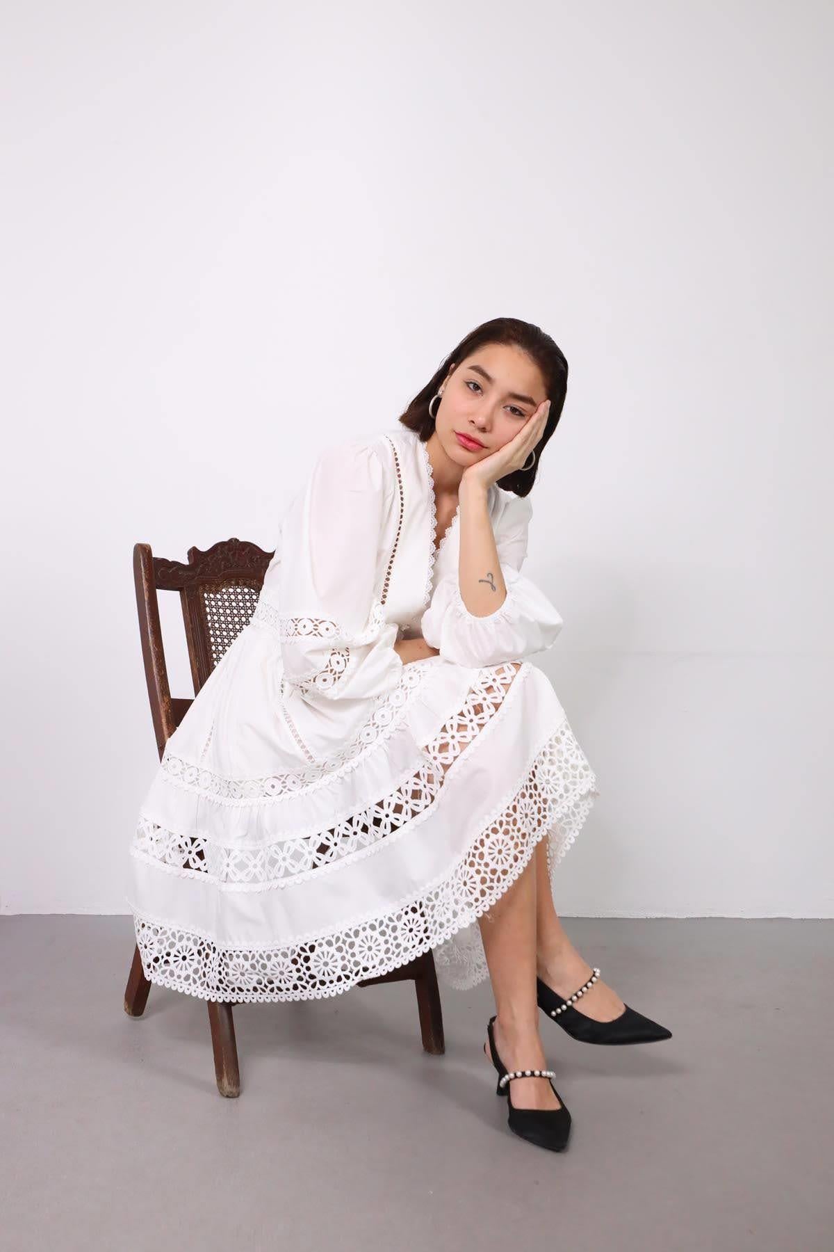 Beyaz Önü Düğmeli Güpürlü Şık Elbise - Şaman Butik Beyaz Önü Düğmeli Güpürlü Şık Elbise