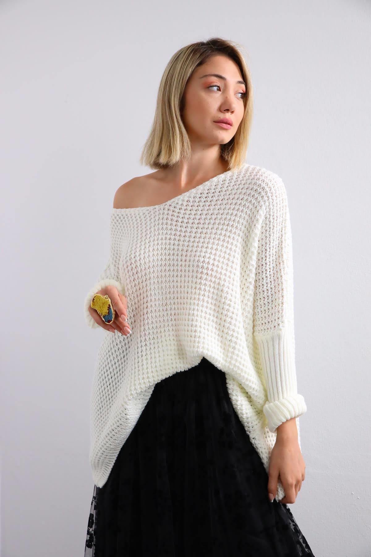  Beyaz Arkası Uzun Örgü Kazak