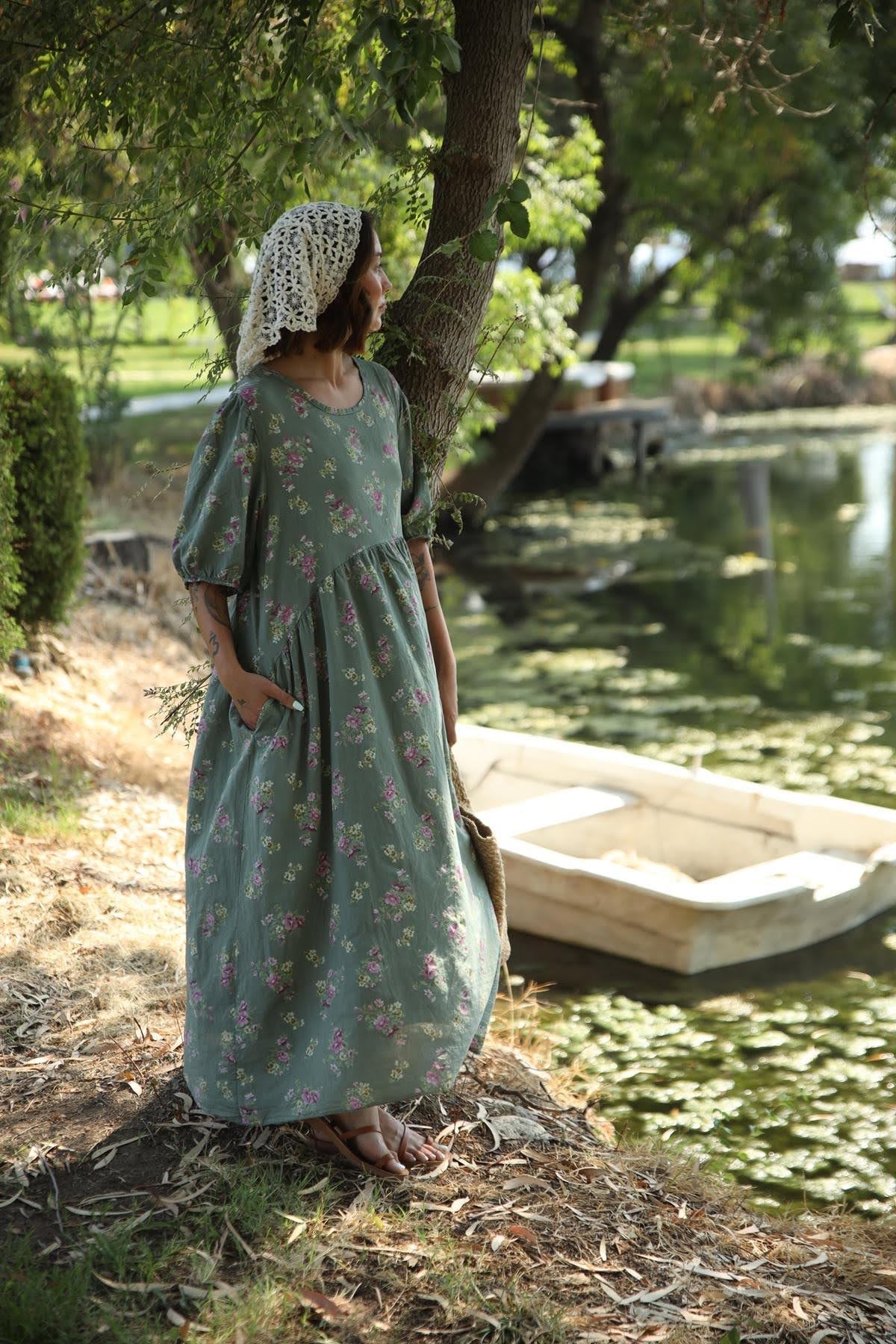 Haki Çiçek Desenli Kolları Lastikli Elbise