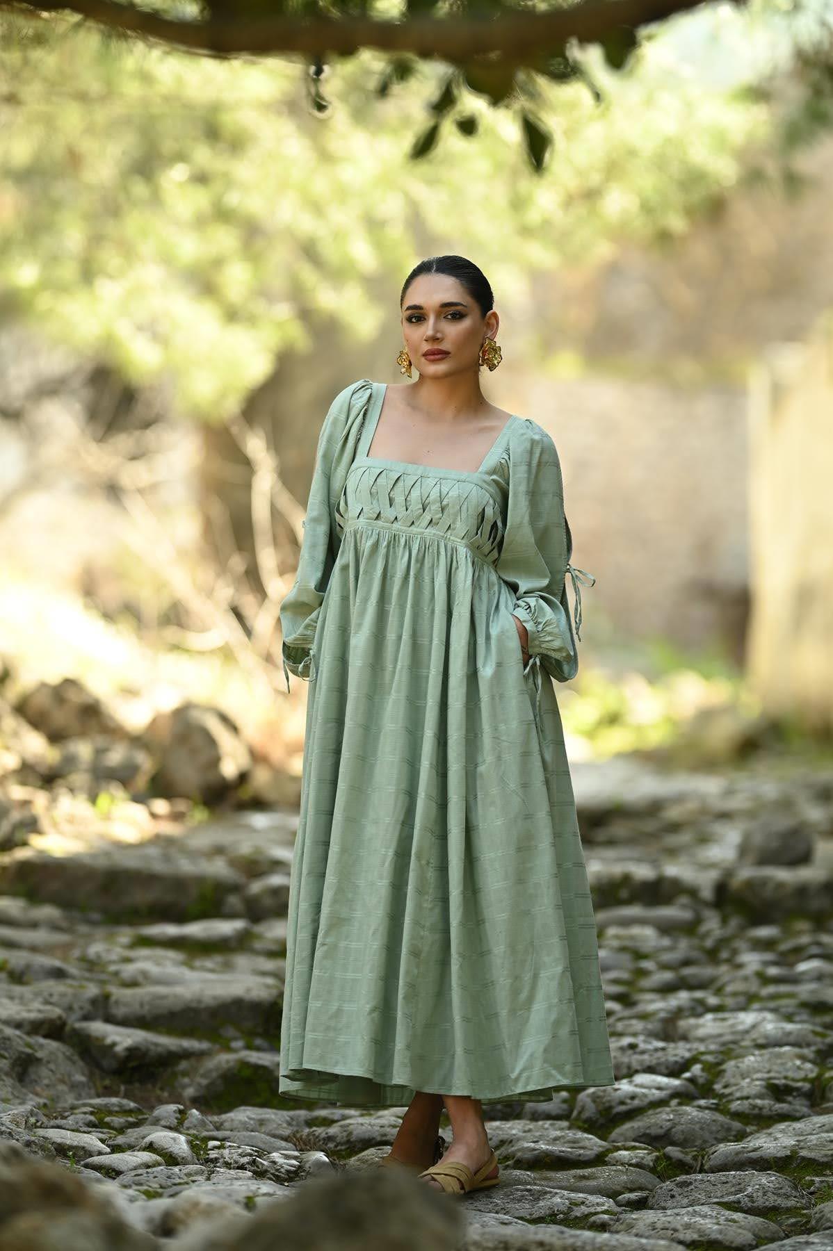 Mint Yeşili Kare Yaka Kolları Yırtmaçlı Otantik Elbise