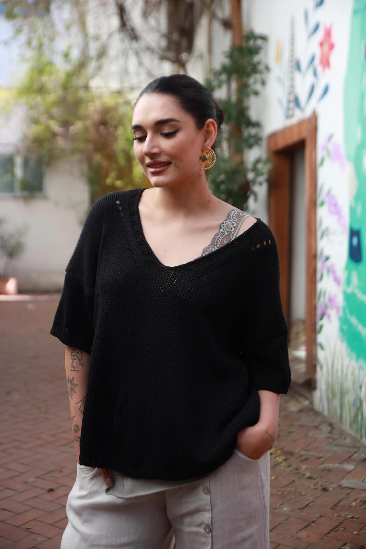 Black Openwork V Collar Knitwear