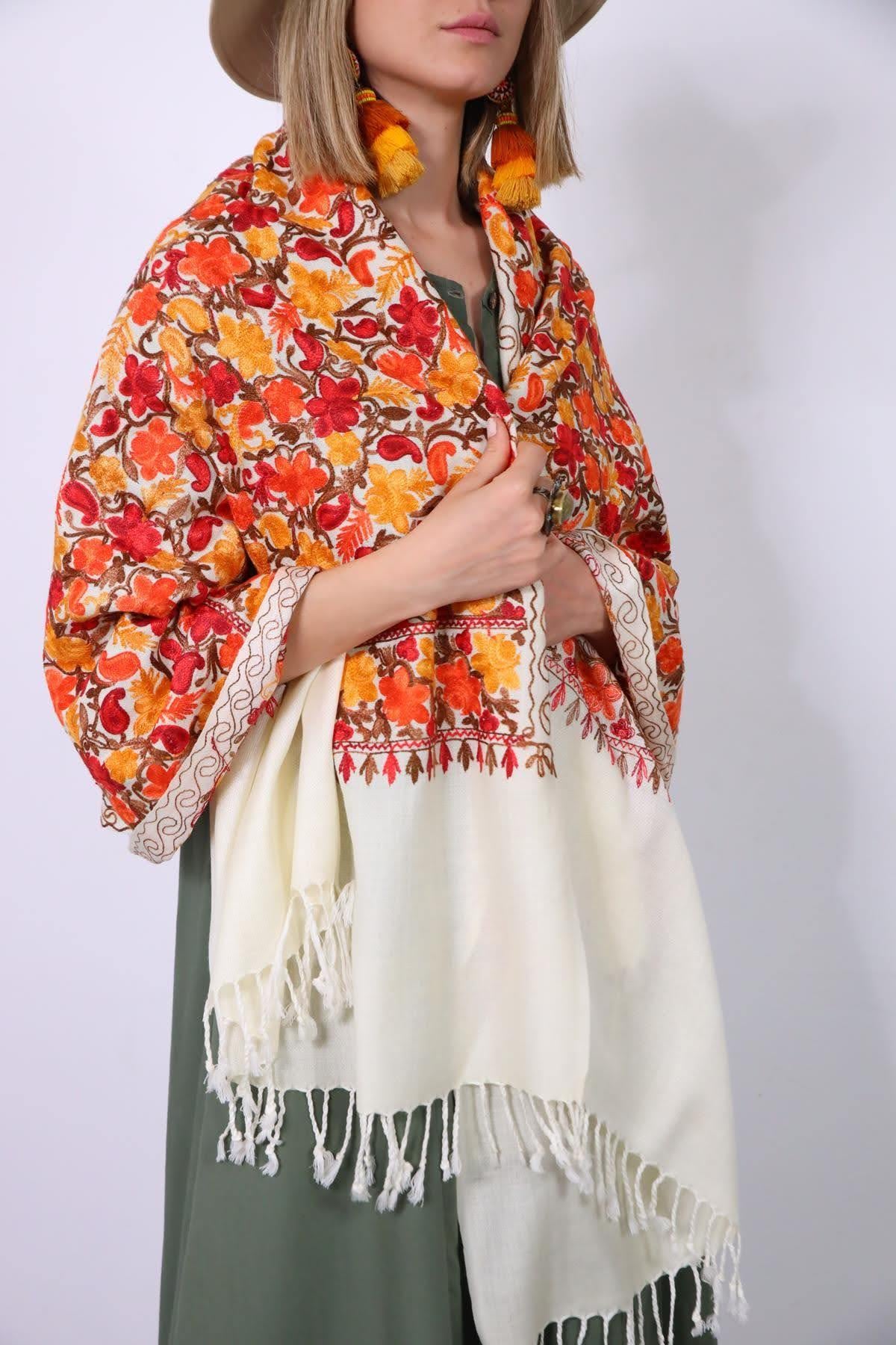  Ekru Çiçek İşlemeli Pamuk Şal