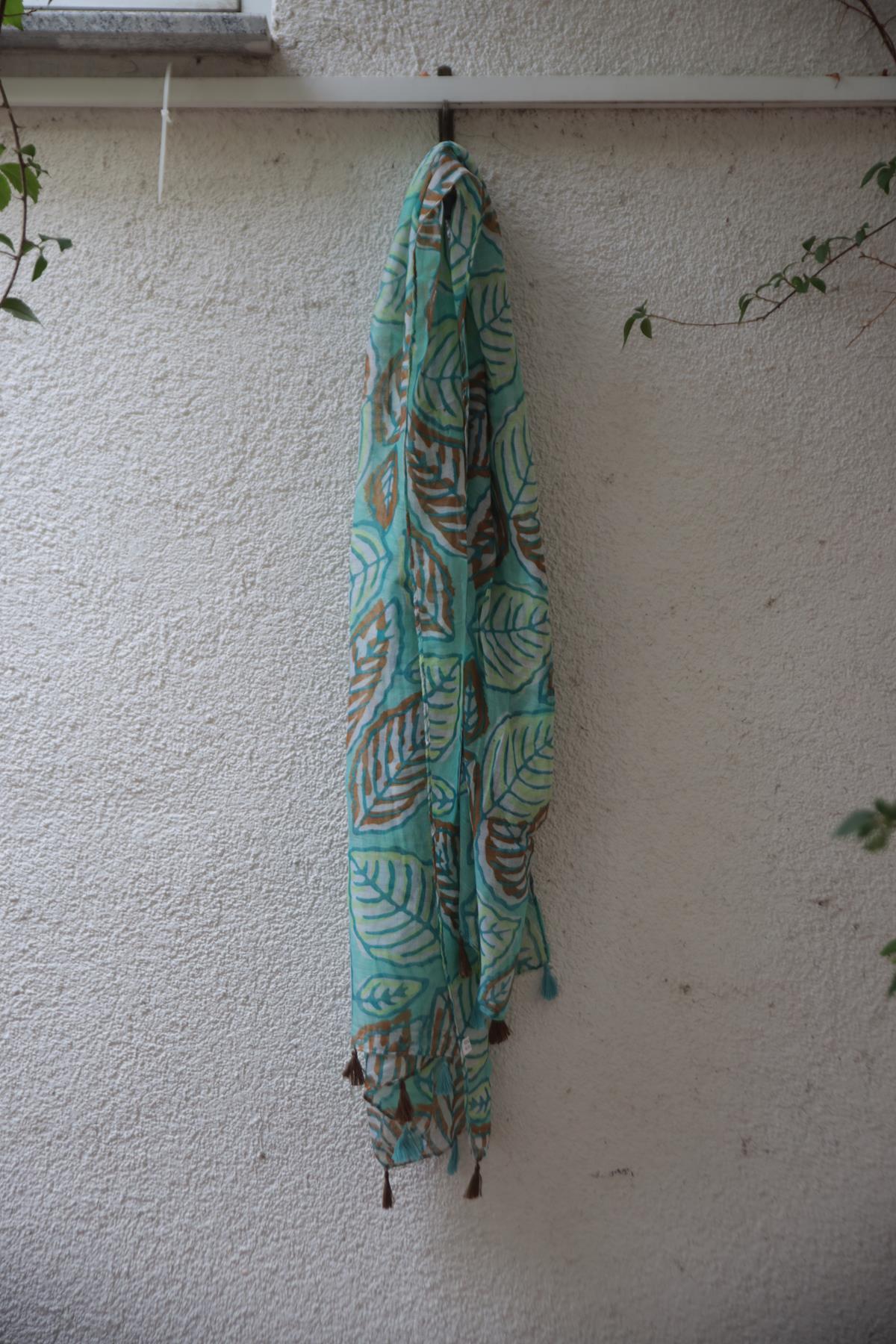 Mint Yeşili Yaprak Desenli Püsküllü Şal