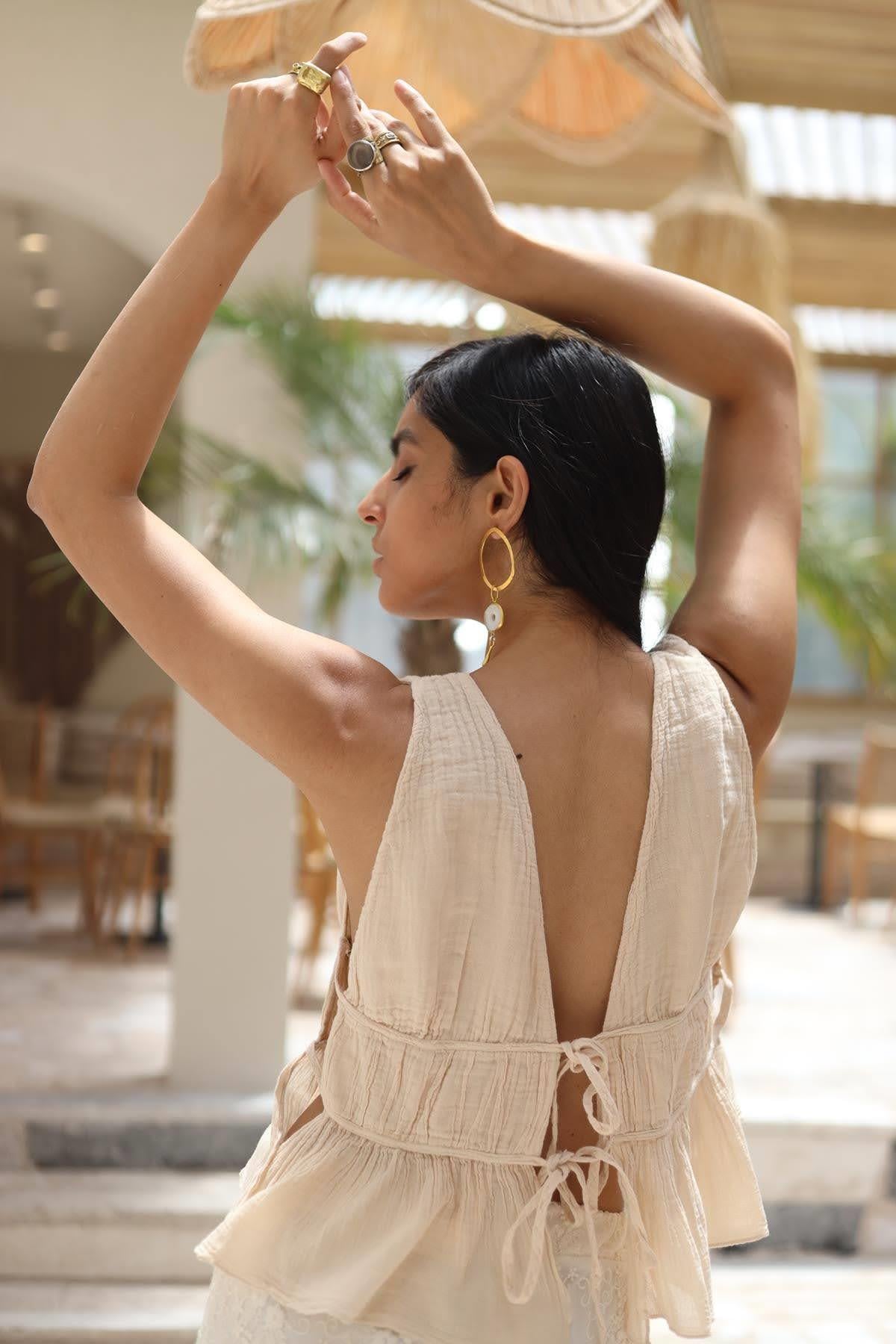 Krem Rengi Arkadan Bağlamalı Fırfırlı Crop Bluz