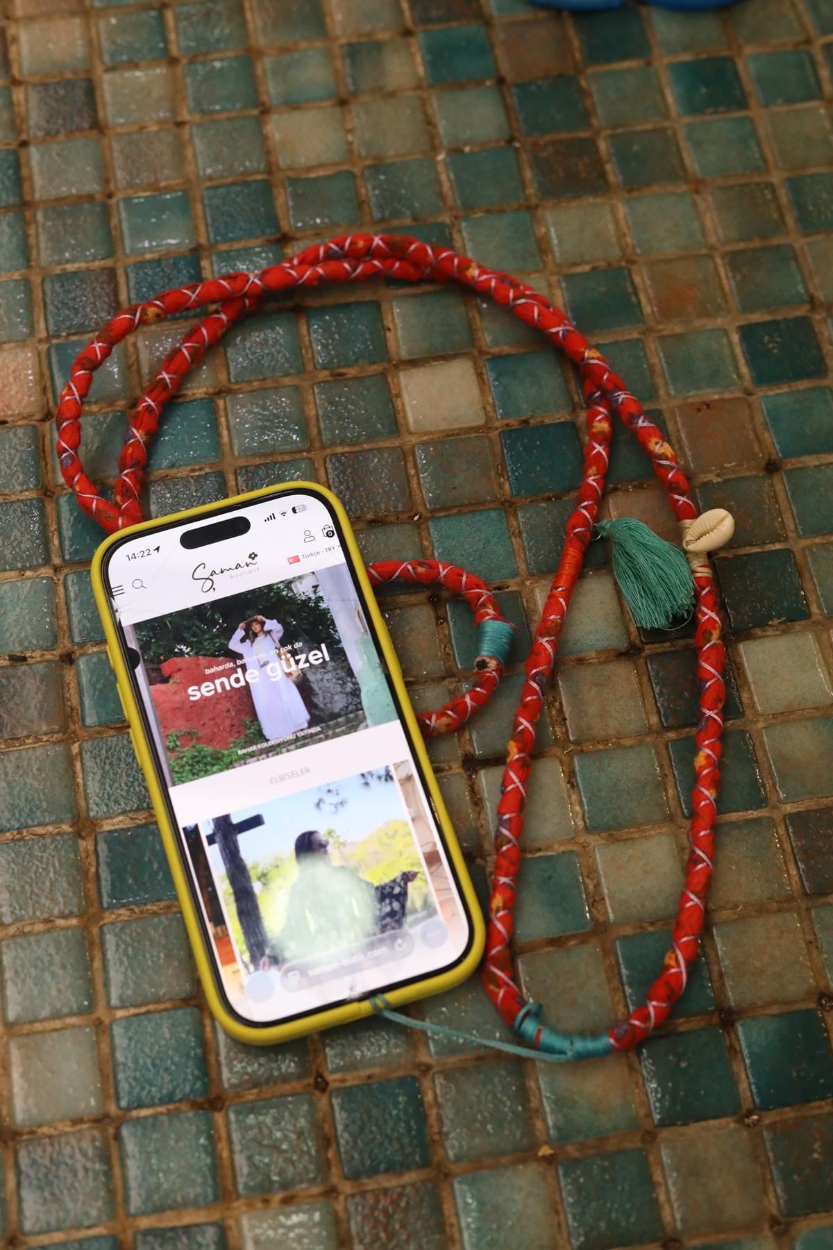 Püskül Detaylı Kumaş Tasarım Telefon Askısı