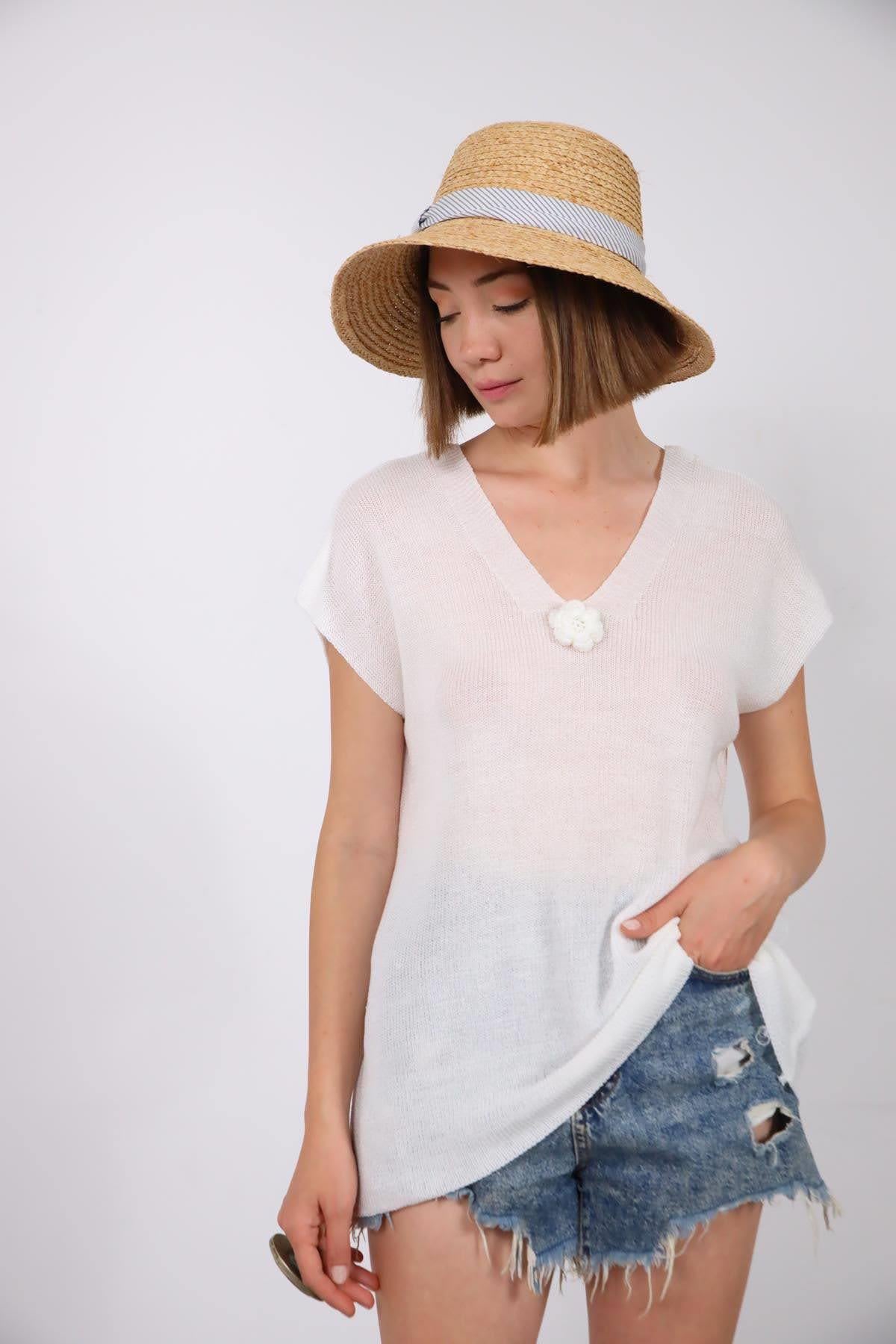  Beyaz Önü Arkası V Yaka Çiçekli Triko Bluz