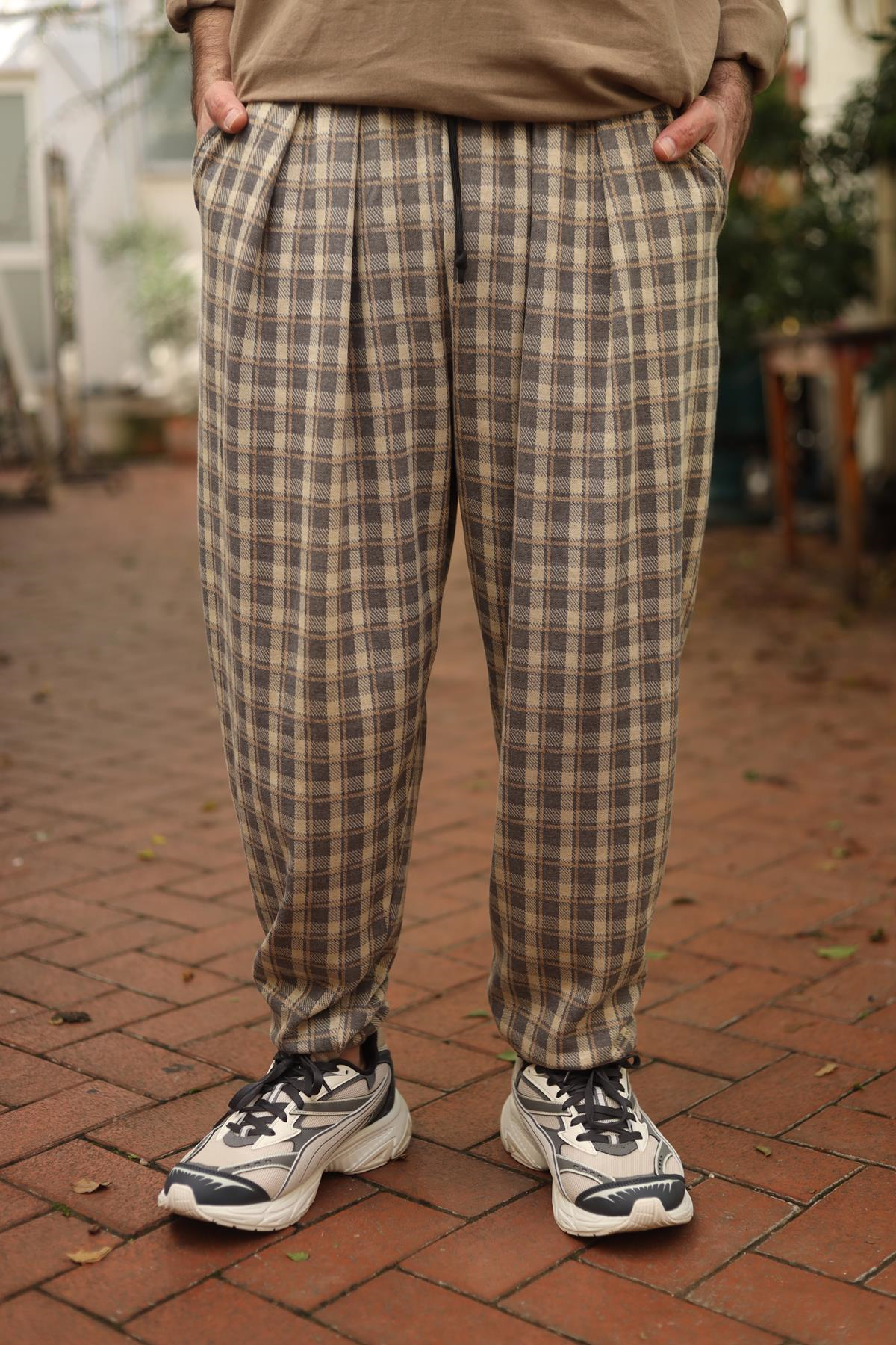 Kum Rengi Beli Pileli Paçası Büzgülü Desenli Erkek Pantolon