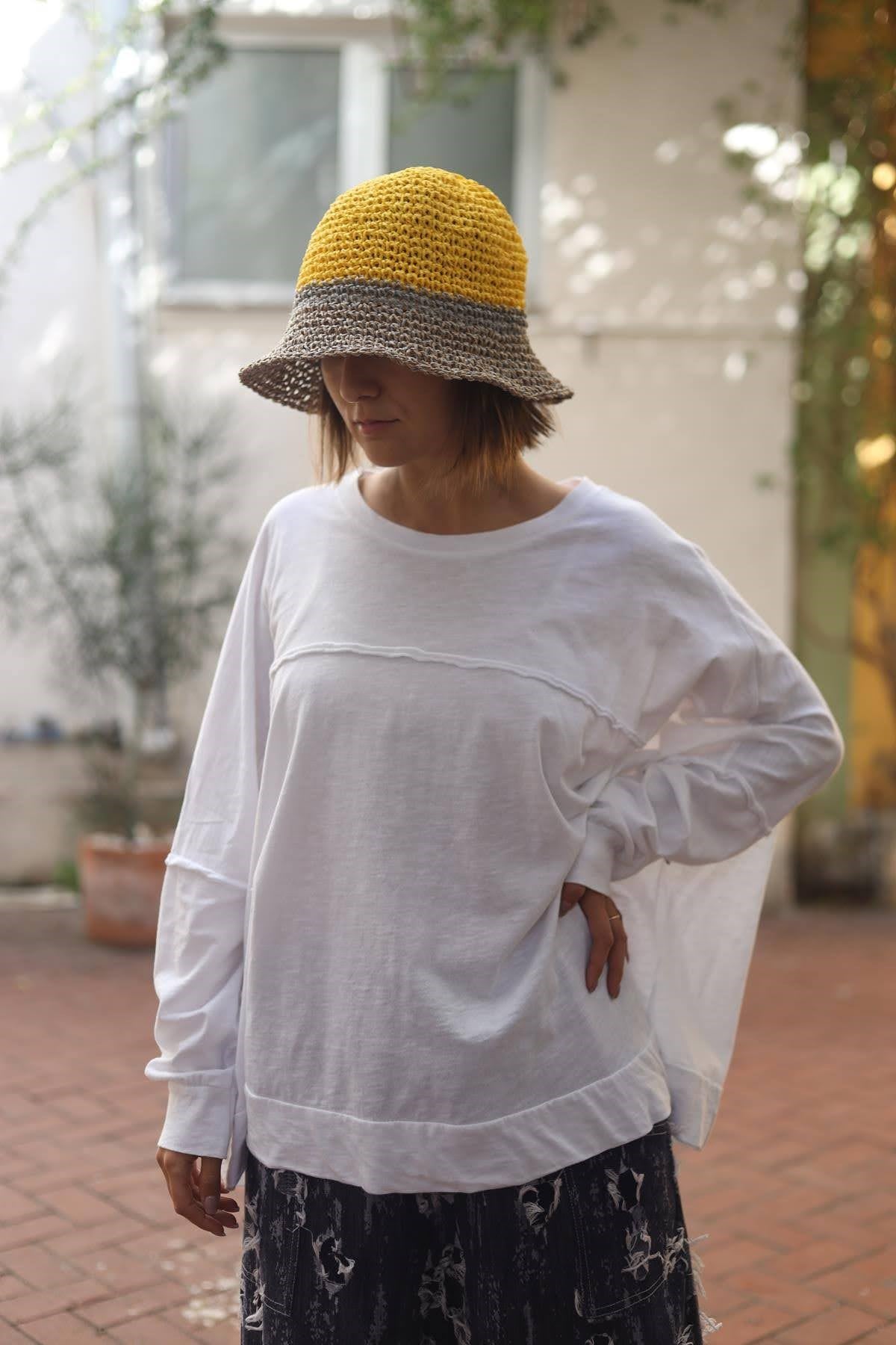 Beyaz Dikiş Detaylı Geniş Penye Bluz