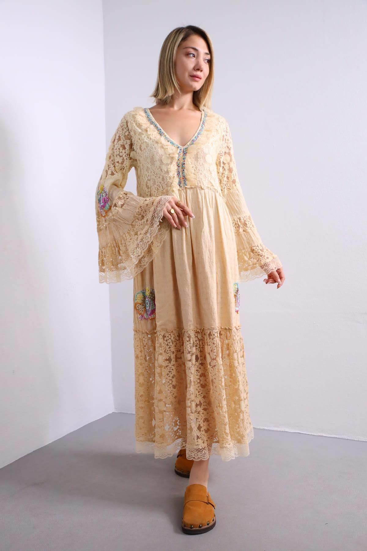 Krem Rengi Boncuk İşlemeli V Yaka Dantelli Bohem Elbise - Şaman Butik Krem Rengi Boncuk İşlemeli V Yaka Dantelli Bohem Elbise