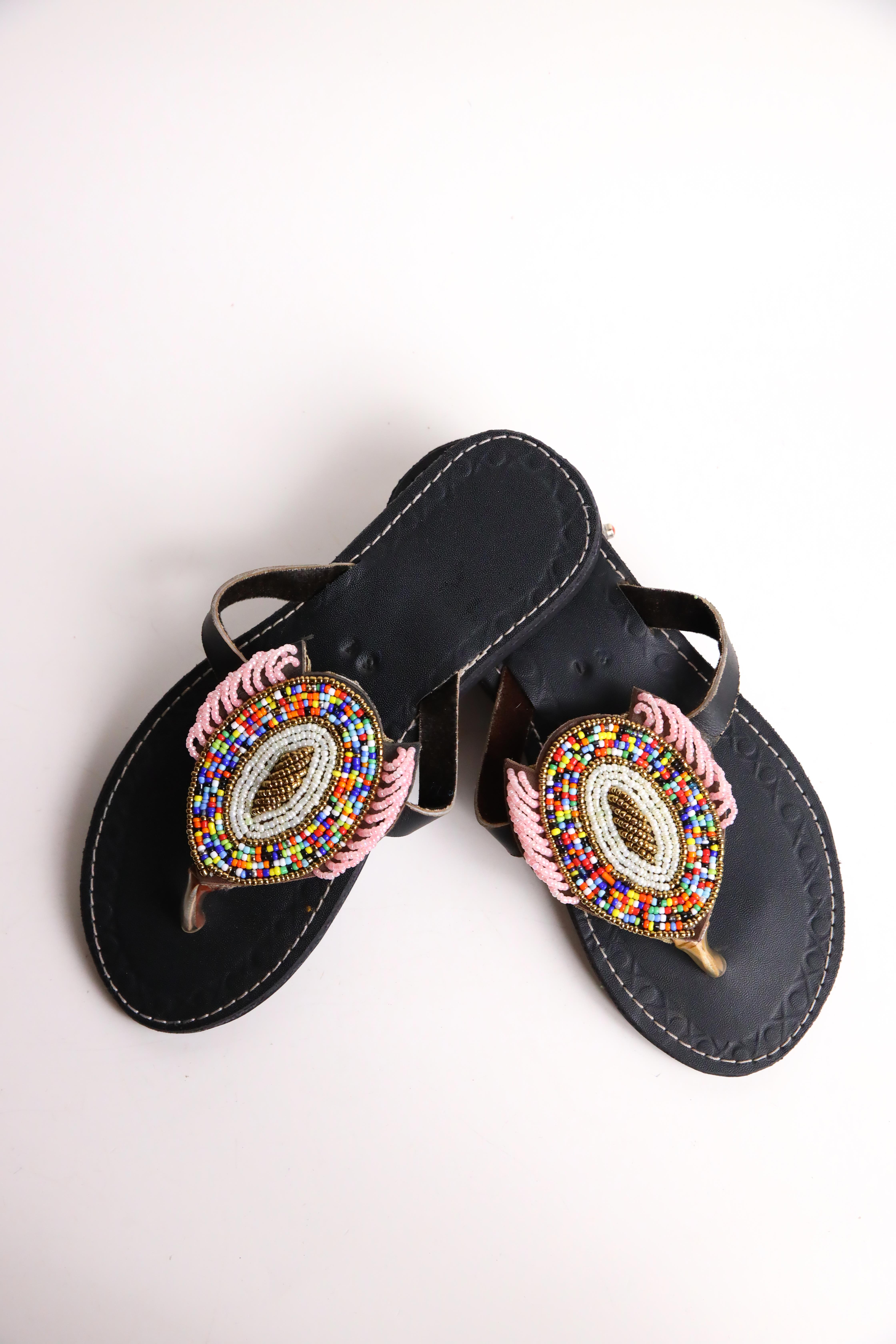 Siyah Boncuk İşlemeli Parmak Arası Terlik - Şaman Butik Siyah Boncuk İşlemeli Parmak Arası Terlik