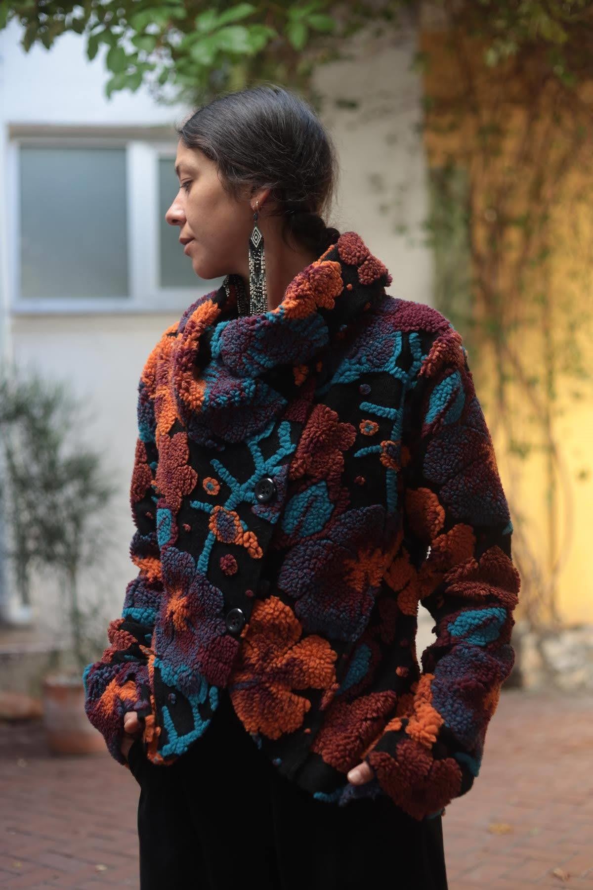 Siyah Asimetrik Kesim Şal Yaka Keçe Ceket