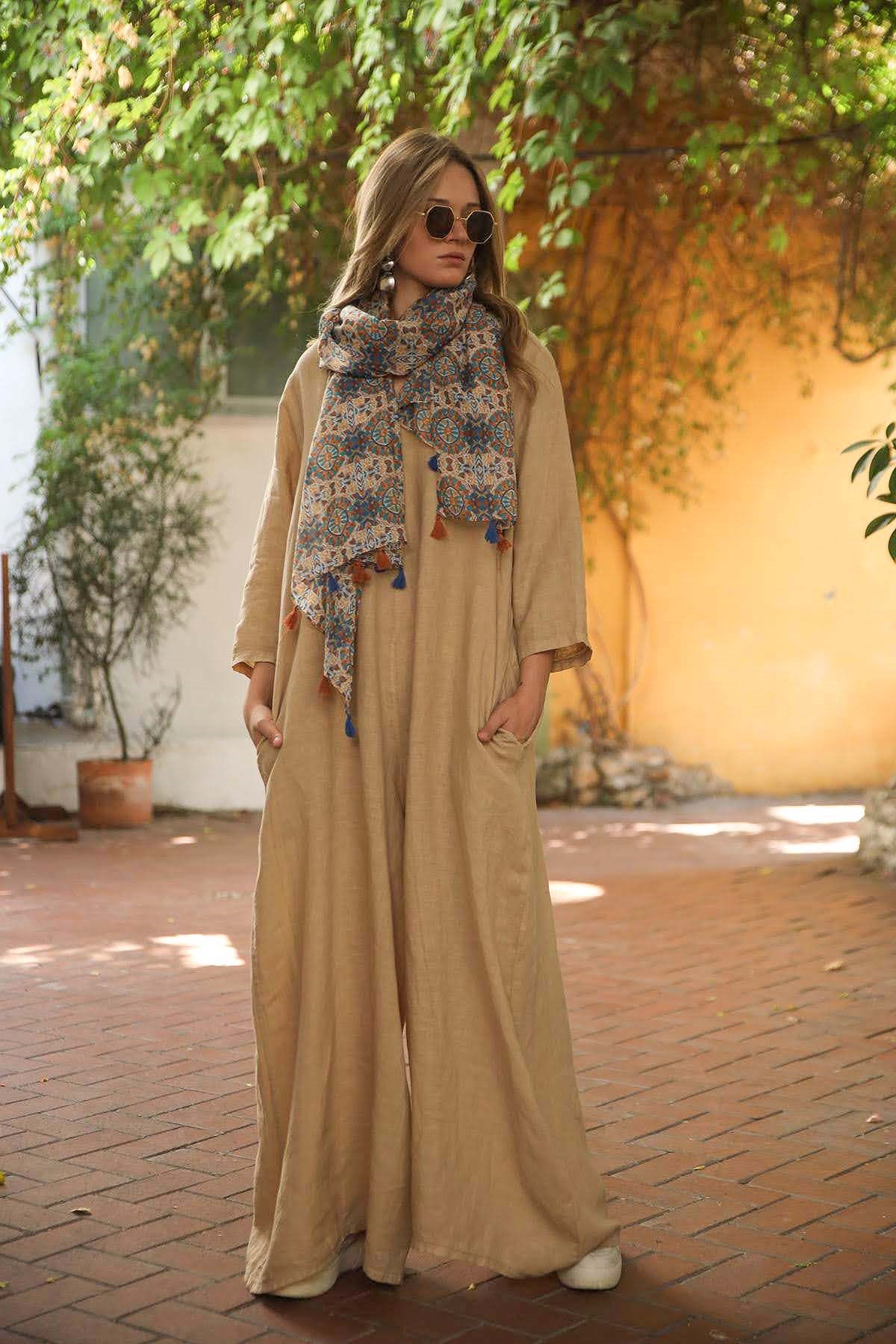 Camel Rengi Geniş Yaka Sırt Detaylı Keten Tulum