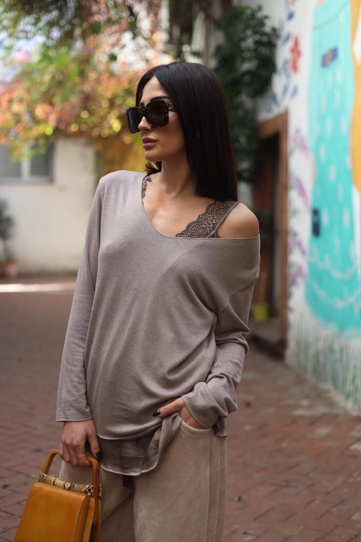 Vizon Rengi Yumuşak Doku V Yaka Bluz