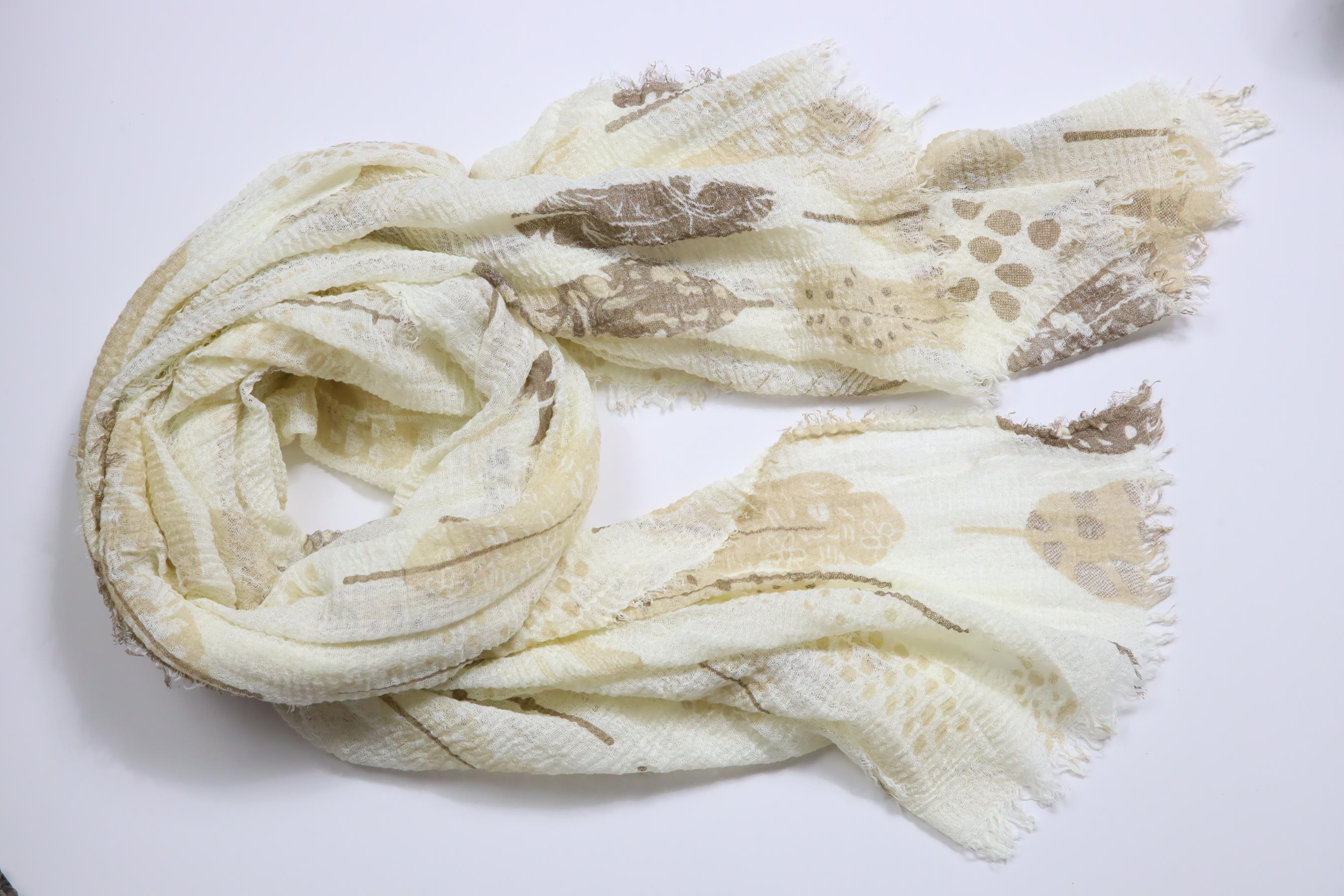 Krem Rengi Yaprak Desenli Saçaklı Şal - Şaman Butik Krem Rengi Yaprak Desenli Saçaklı Şal