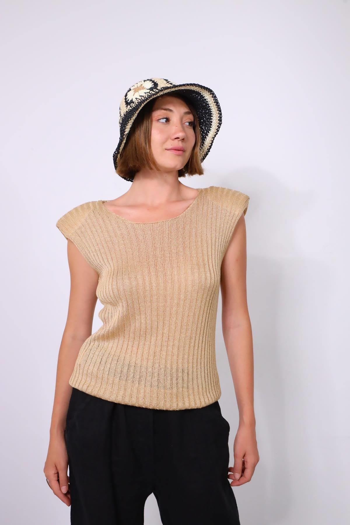 Camel Rengi Geniş Yaka Vatkalı Sıfır Kol Triko Bluz - Şaman Butik Camel Rengi Geniş Yaka Vatkalı Sıfır Kol Triko Bluz