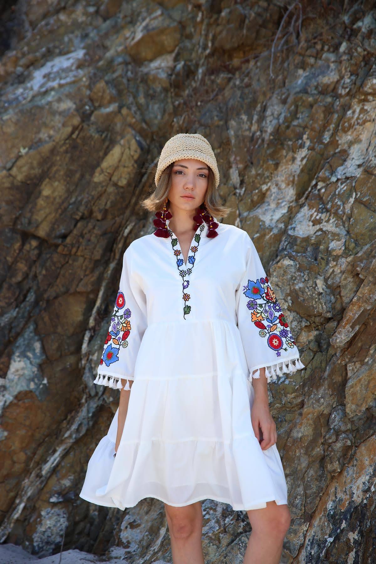 Beyaz Nakışlı Kolları Püsküllü Elbise - Şaman Butik - Bohem Giyim ve Aksesuar | Kadın & Erkek Beyaz Nakışlı Kolları Püsküllü Elbise