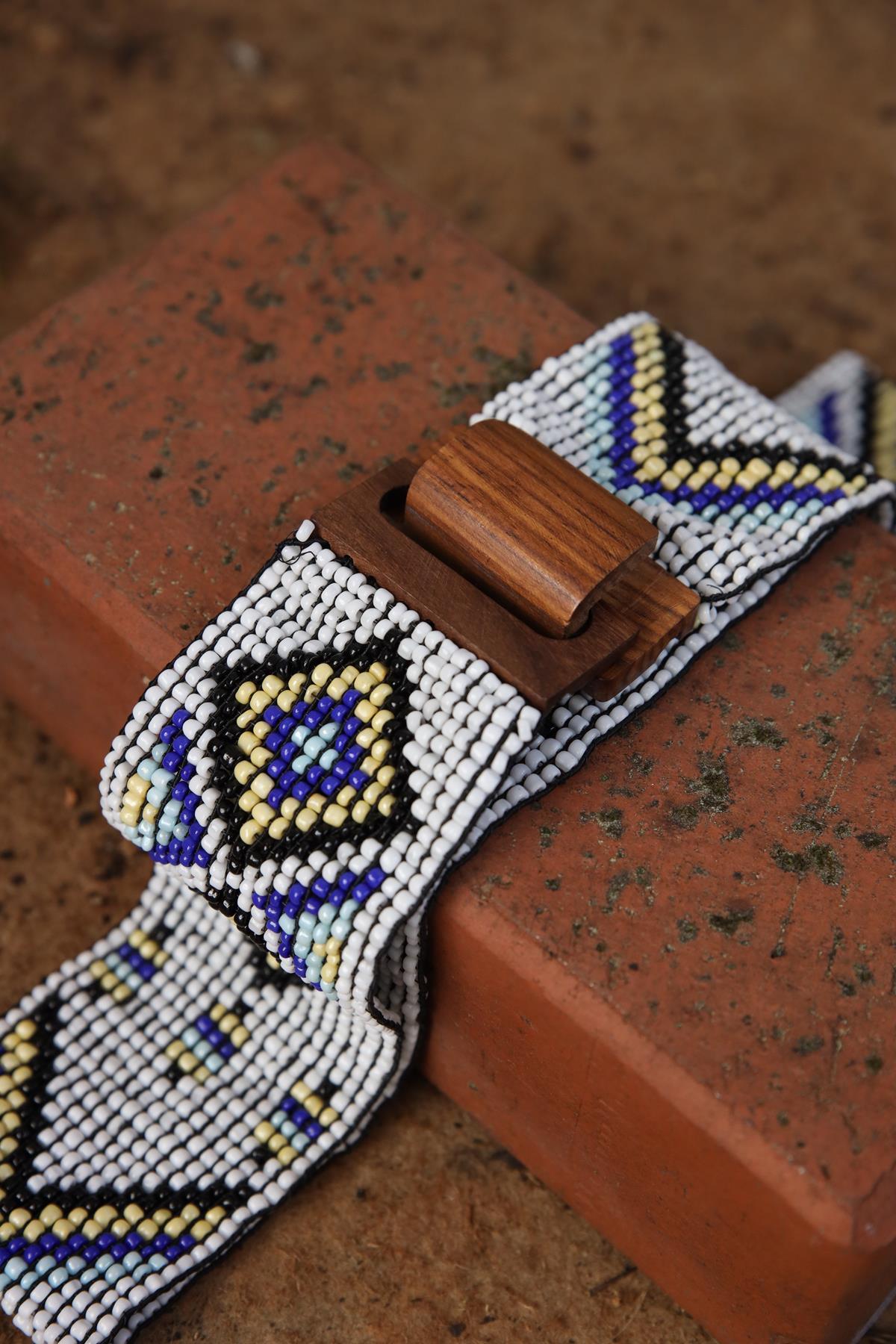 White Wooden Buckle Detailed Beaded Elastic Belt