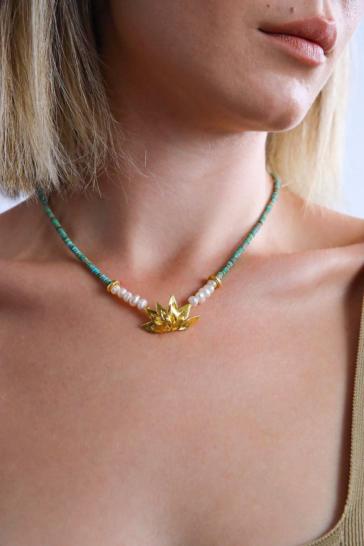 Bronz Yaprak ve İnci Detaylı Detaylı Kolye - Şaman Butik Bronz Yaprak ve İnci Detaylı Detaylı Kolye