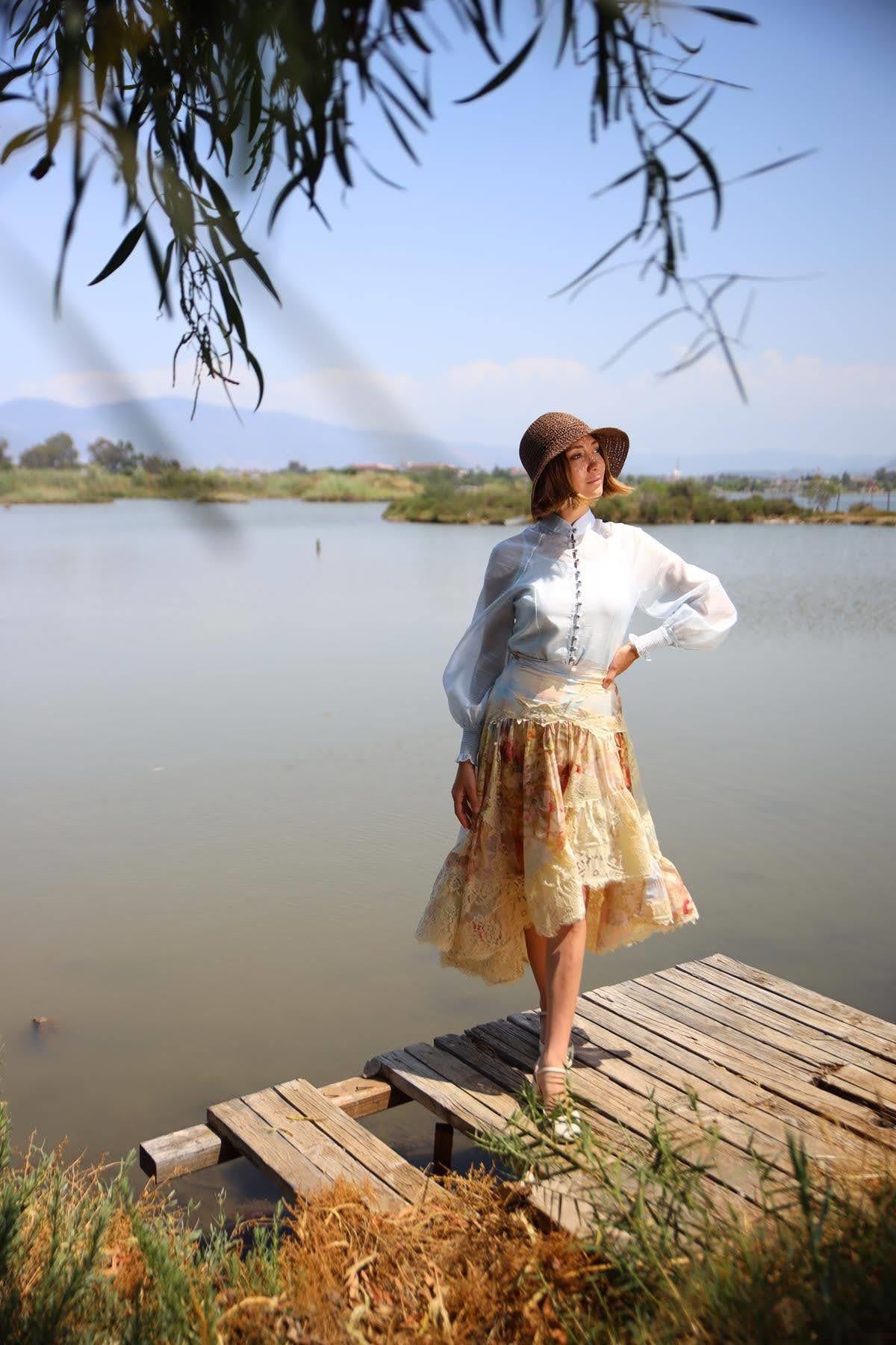 Mavi Şifon Gömlek ve Sarı Dantelli Farbalalı Etek Takım - Şaman Butik Mavi Şifon Gömlek ve Sarı Dantelli Farbalalı Etek Takım