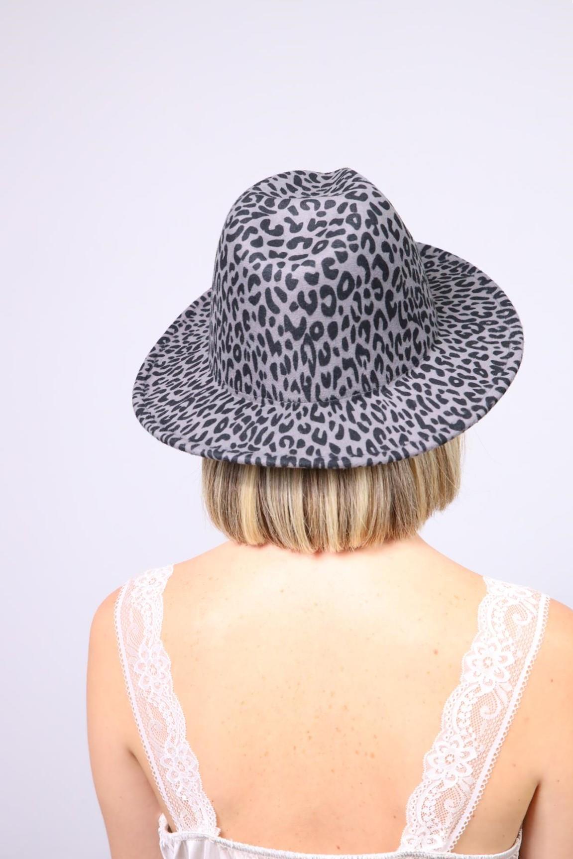  Gri Leopar Desenli Fötr Şapka