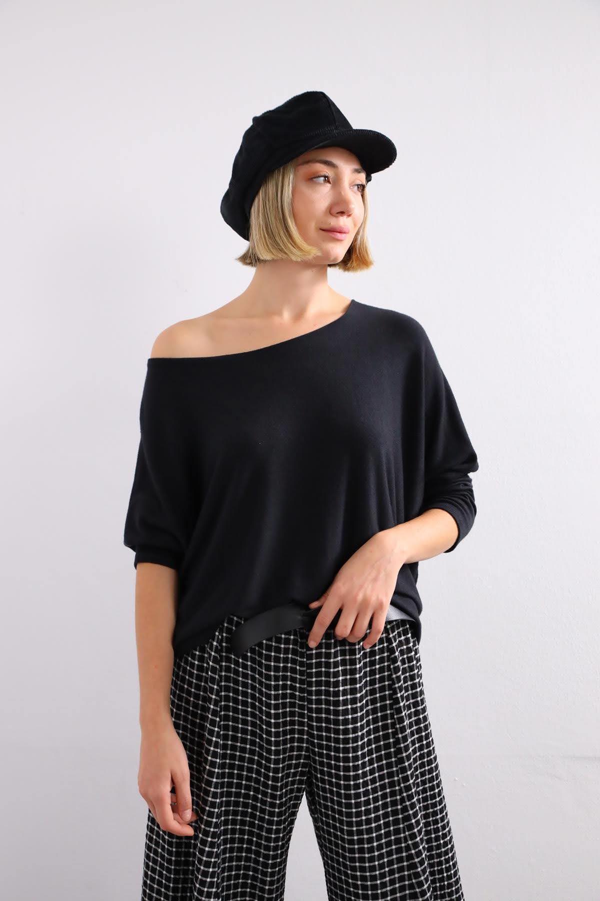 Siyah Bisiklet Yaka Yarasa Kol Bluz - Şaman Butik Siyah Bisiklet Yaka Yarasa Kol Bluz