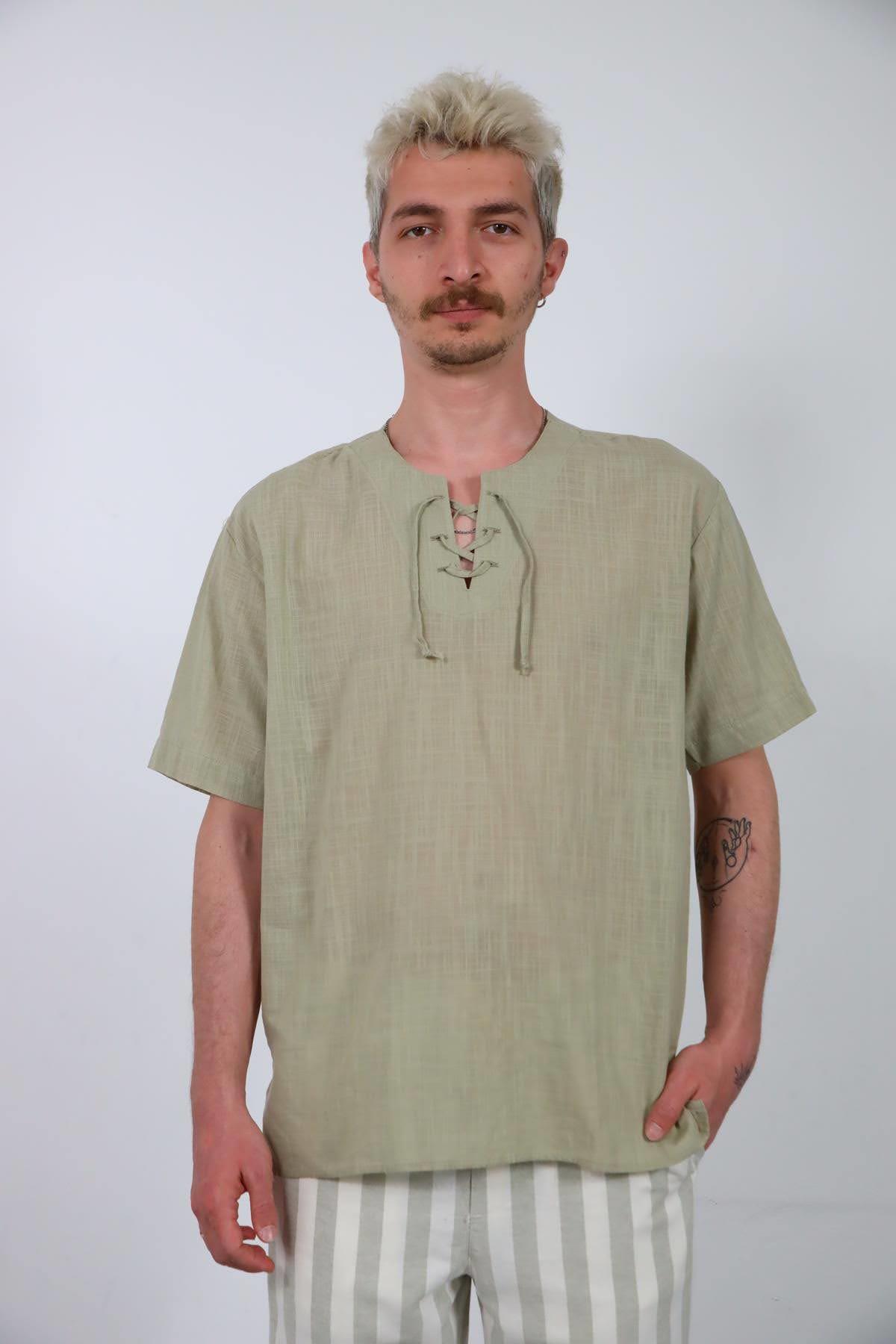 Çağla Yeşili Yakası Bağcıklı Yırtmaçlı Kısa Kollu Erkek Gömlek - Şaman Butik Çağla Yeşili Yakası Bağcıklı Yırtmaçlı Kısa Kollu Erkek Gömlek