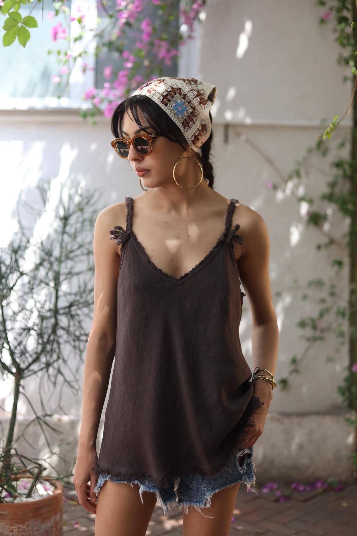 Koyu Kahverengi Püsküllü Örgü Askılı Keten Bluz