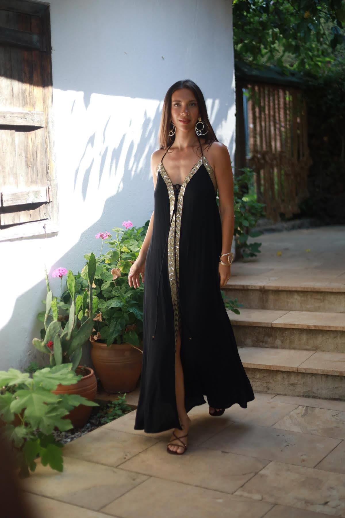 Siyah Payet Detaylı Sırtı Gipeli Elbise