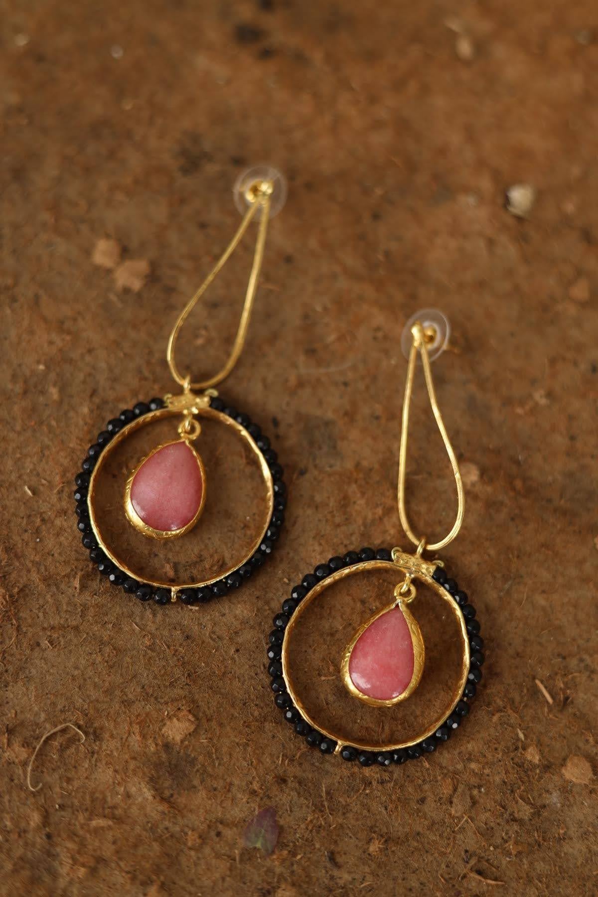 Sallantılı Siyah Detaylı Küpe