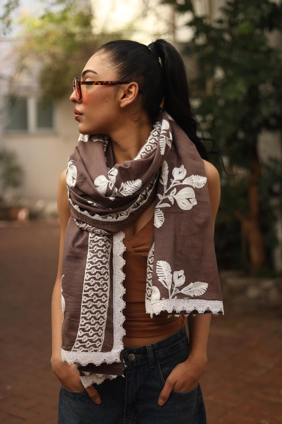 Koyu Vizon Kenarları Dantelli Nakışlı Şal