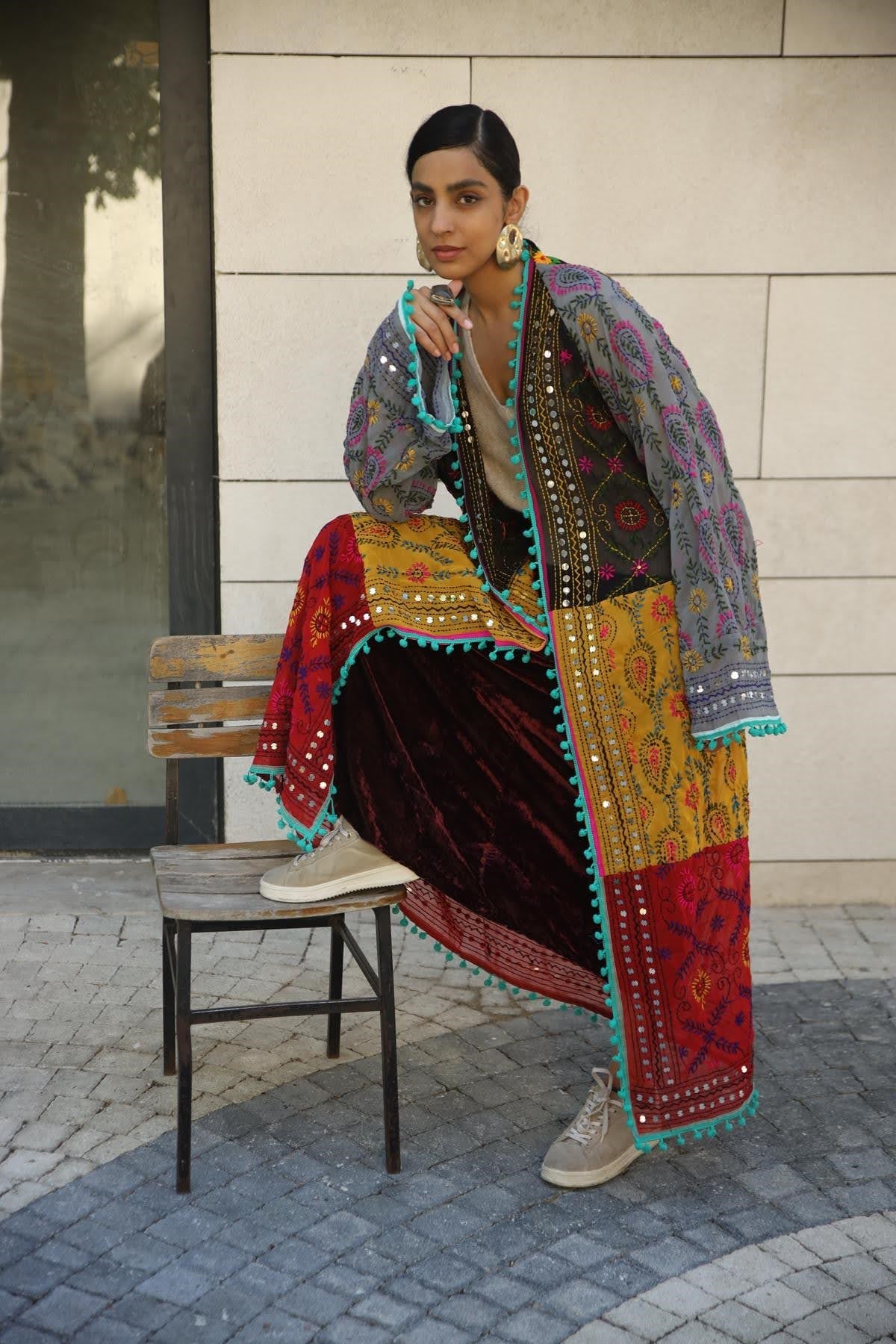 Renkli Pul İşlemeli Kenarları Ponponlu Bohem Kaftan